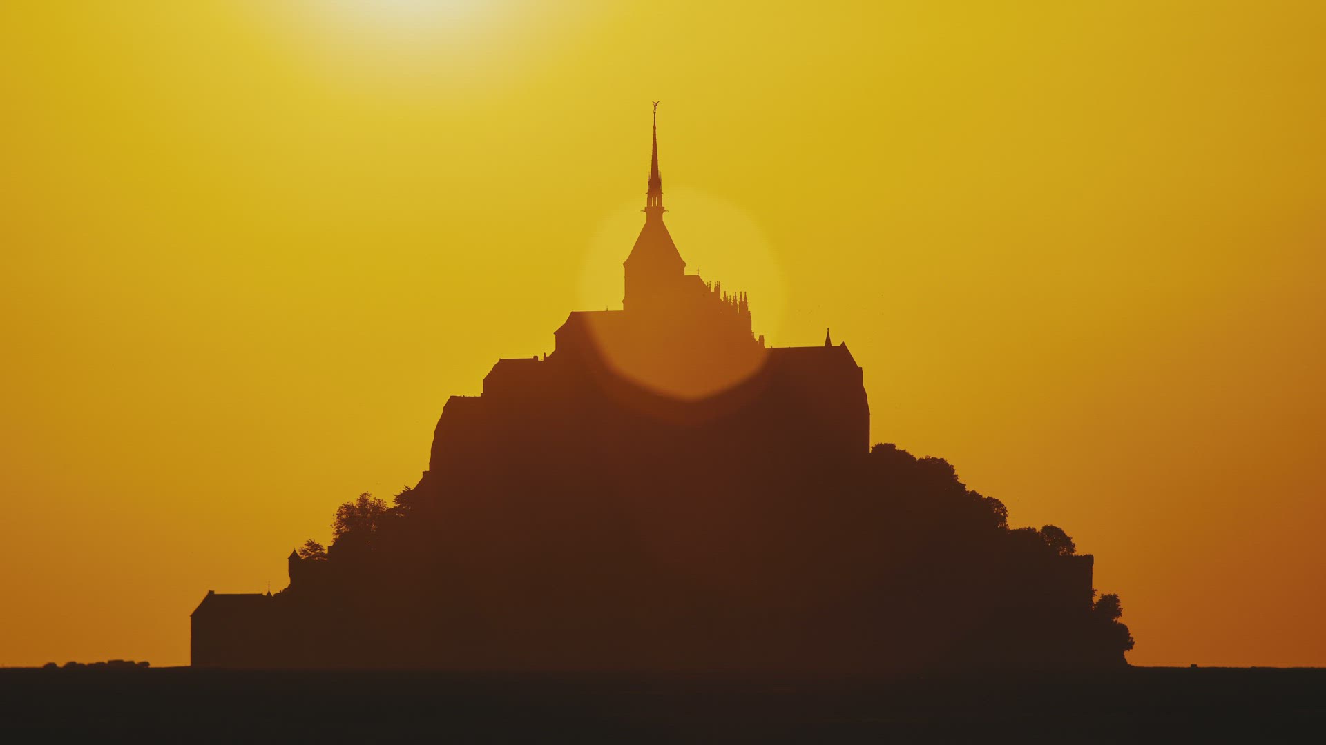 Mont Saint-Michel, France, Timelapse - The Mont Saint-Michel from Day to Night