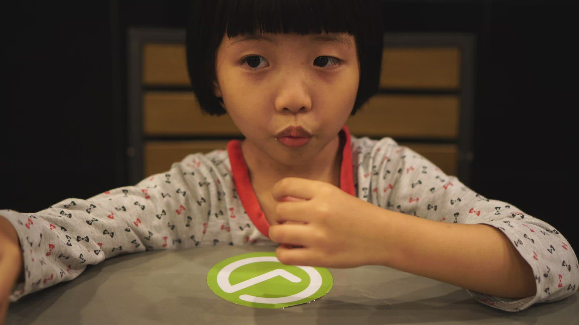 Chinese girl sit at the green tick area follow social distancing