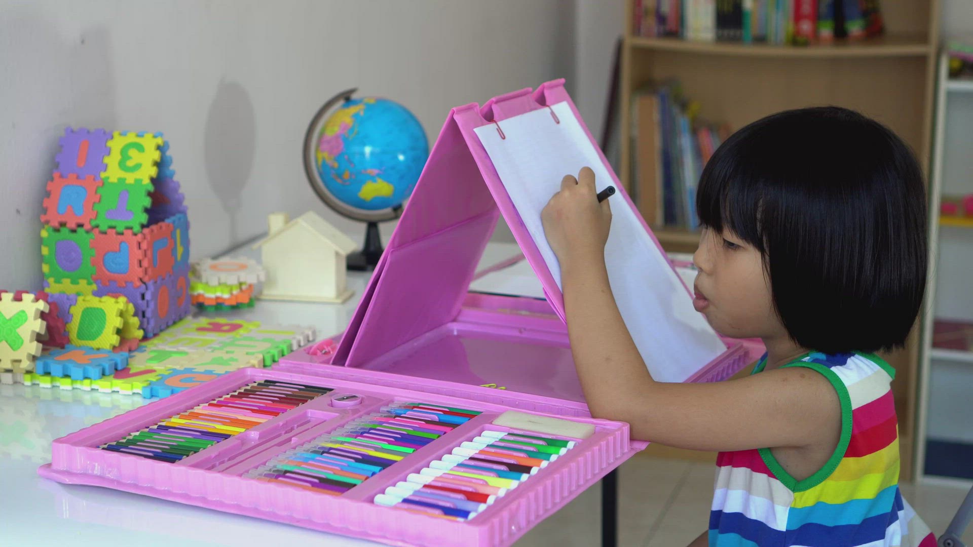 Close up the hand of little kid draw