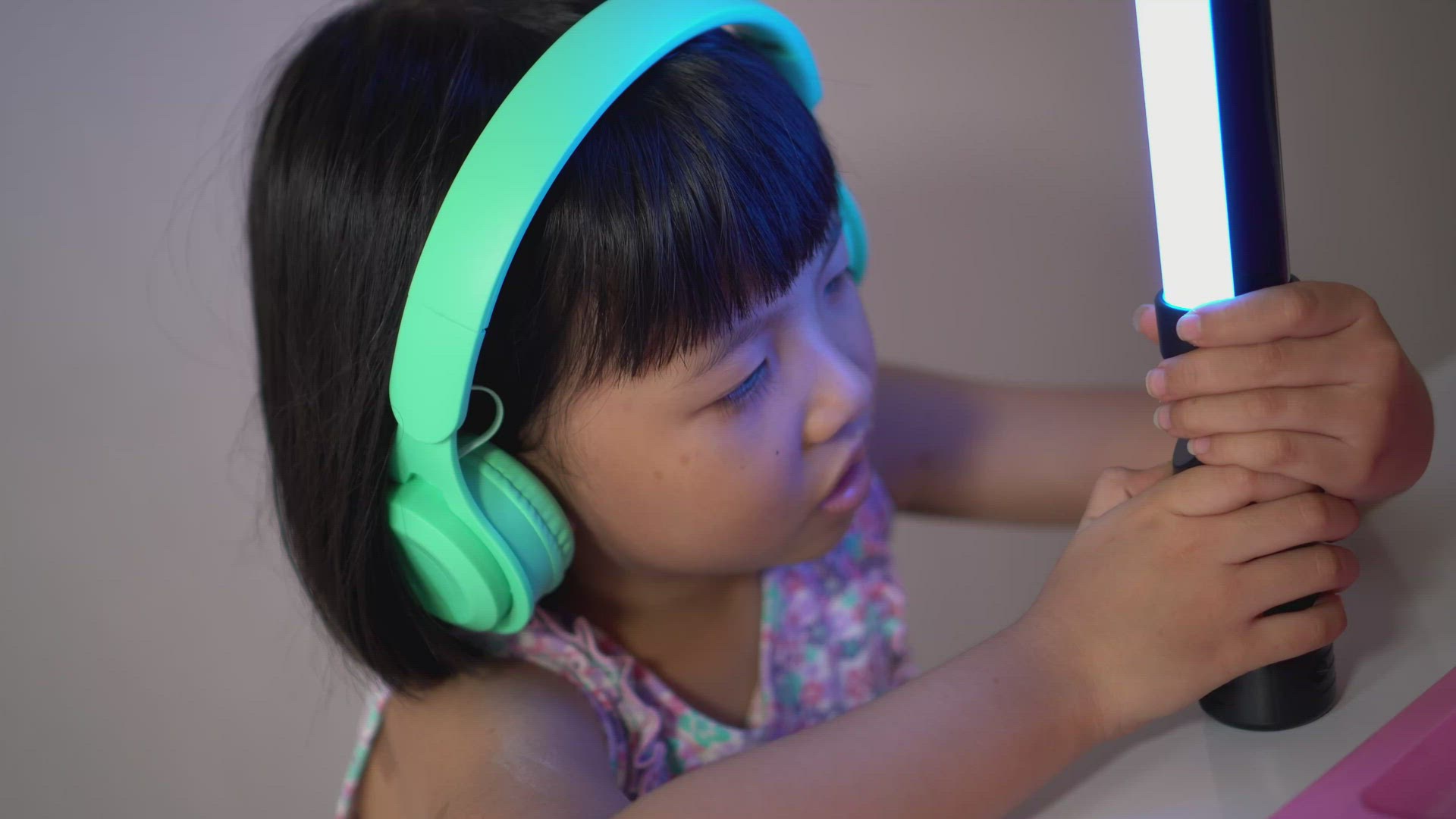 Close up the face of little girl play led