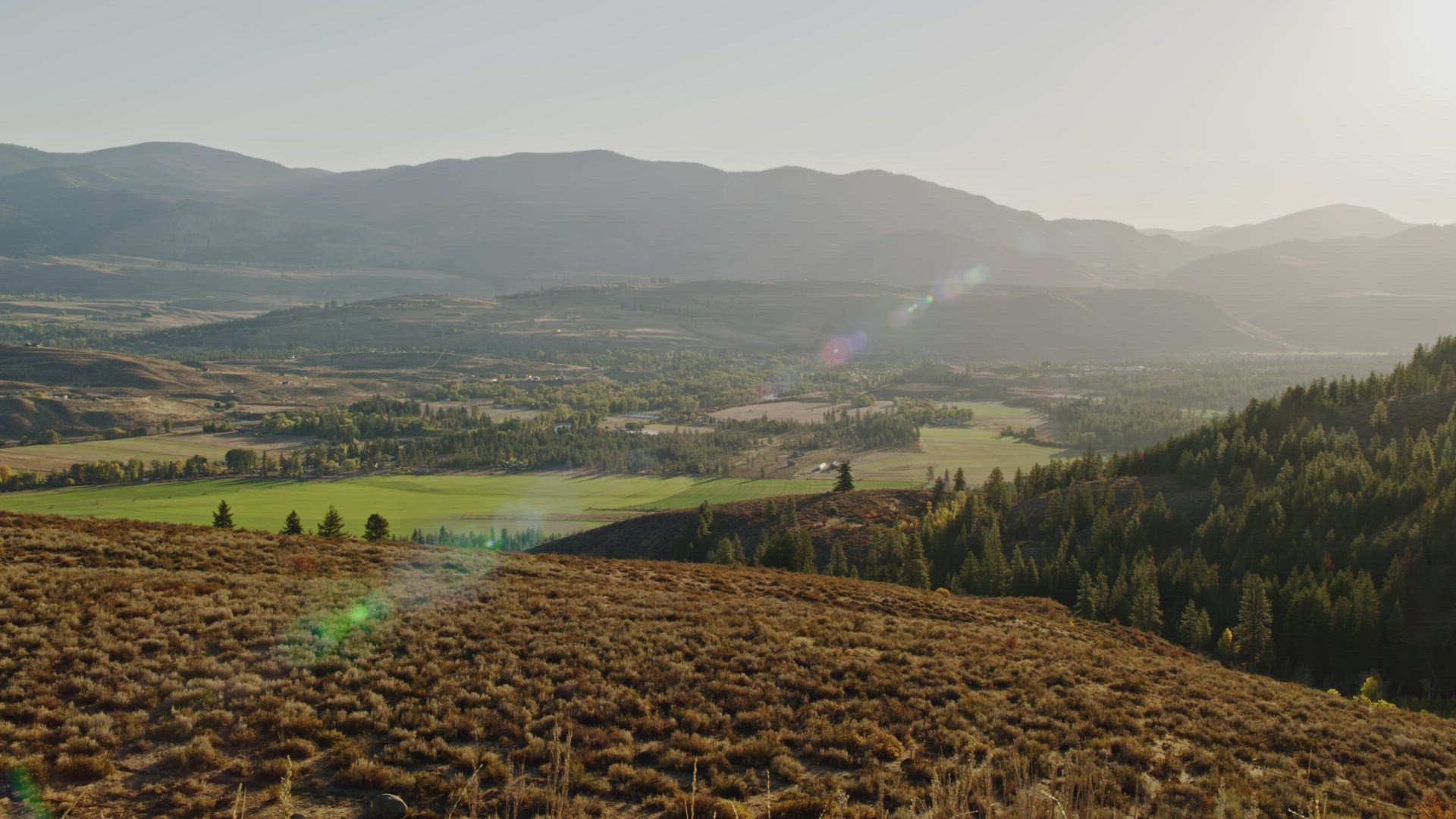 Wide shot of the Methow Valley in Washington