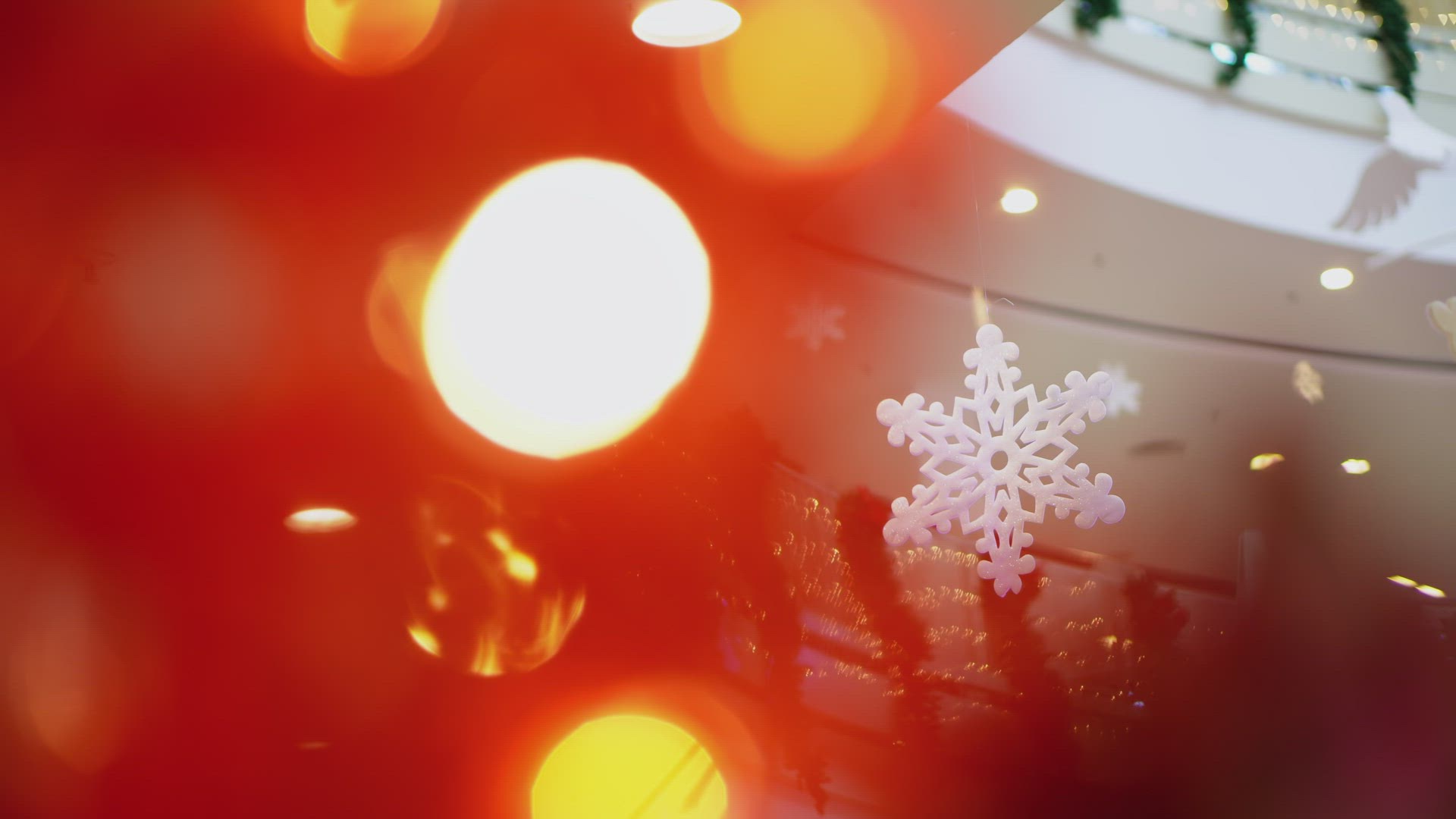 Selective focus the white snowflake decoration