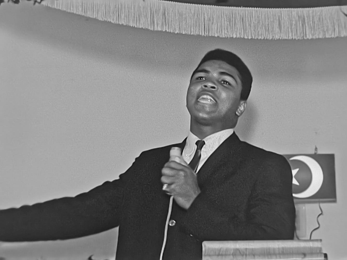 Muhammad Ali speaks at Muhammad's Mosque in San Diego (mute report)