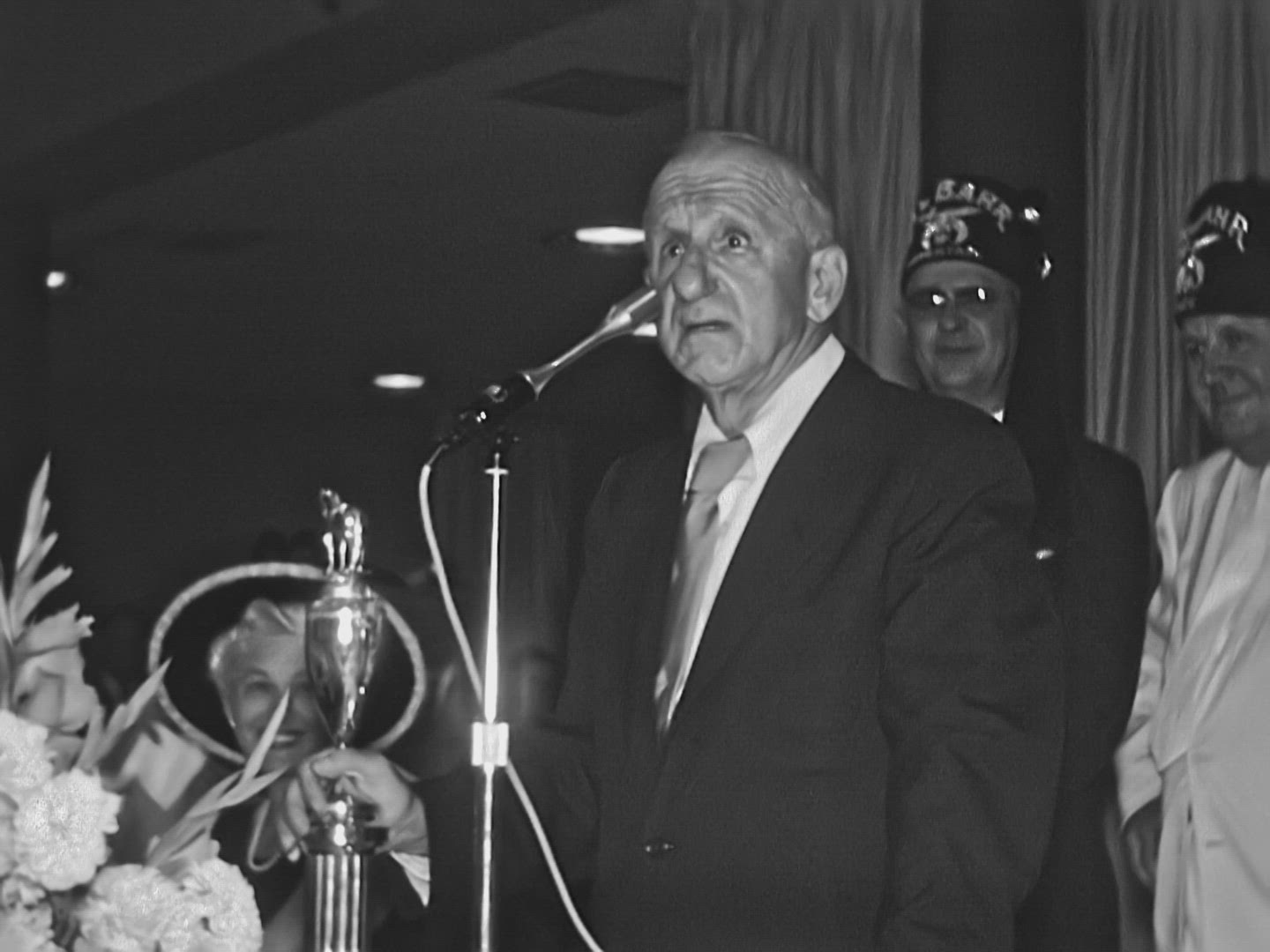 Jimmy Durante receives award for charity work