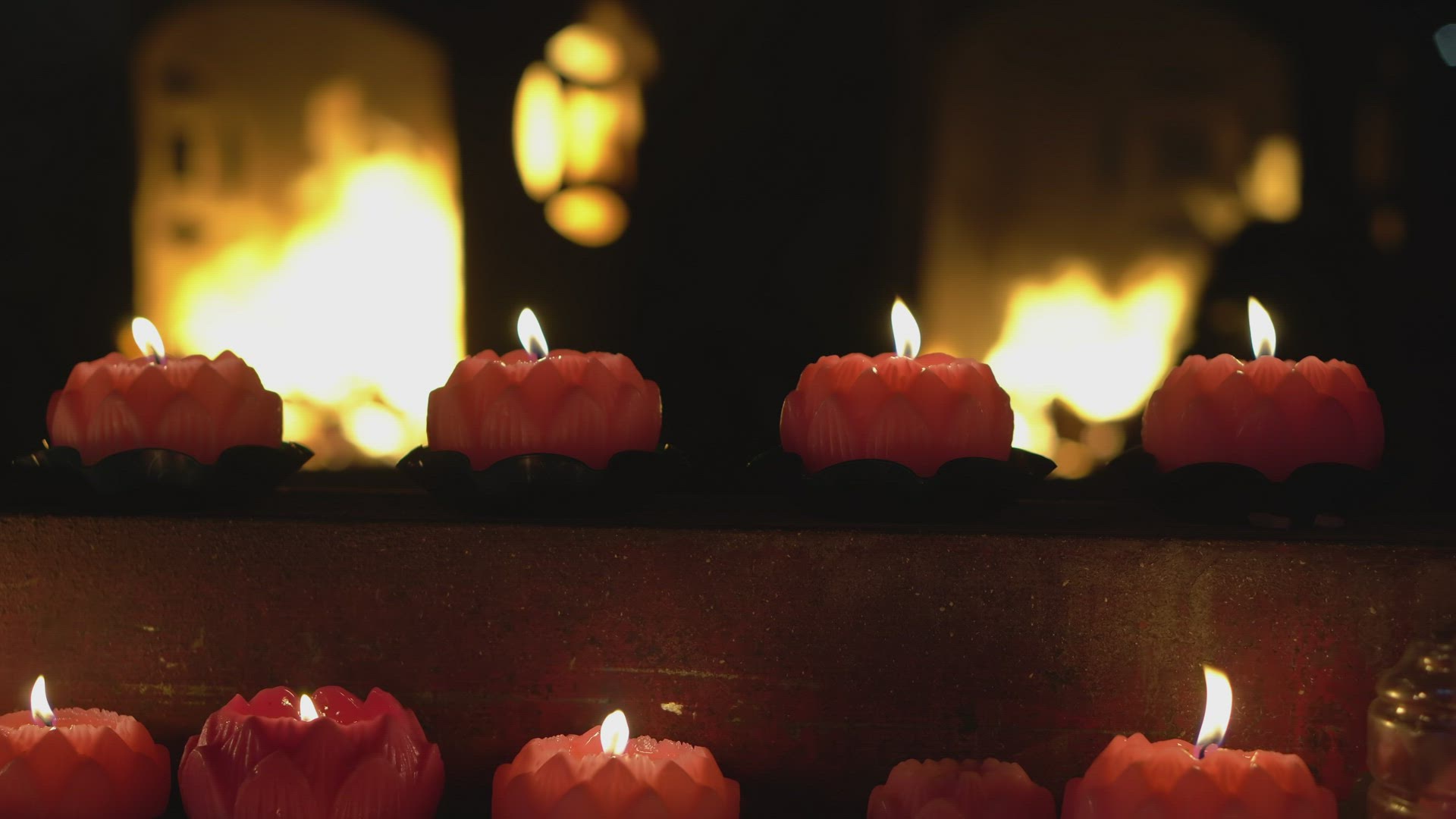 Select lotus candle burn at temple.