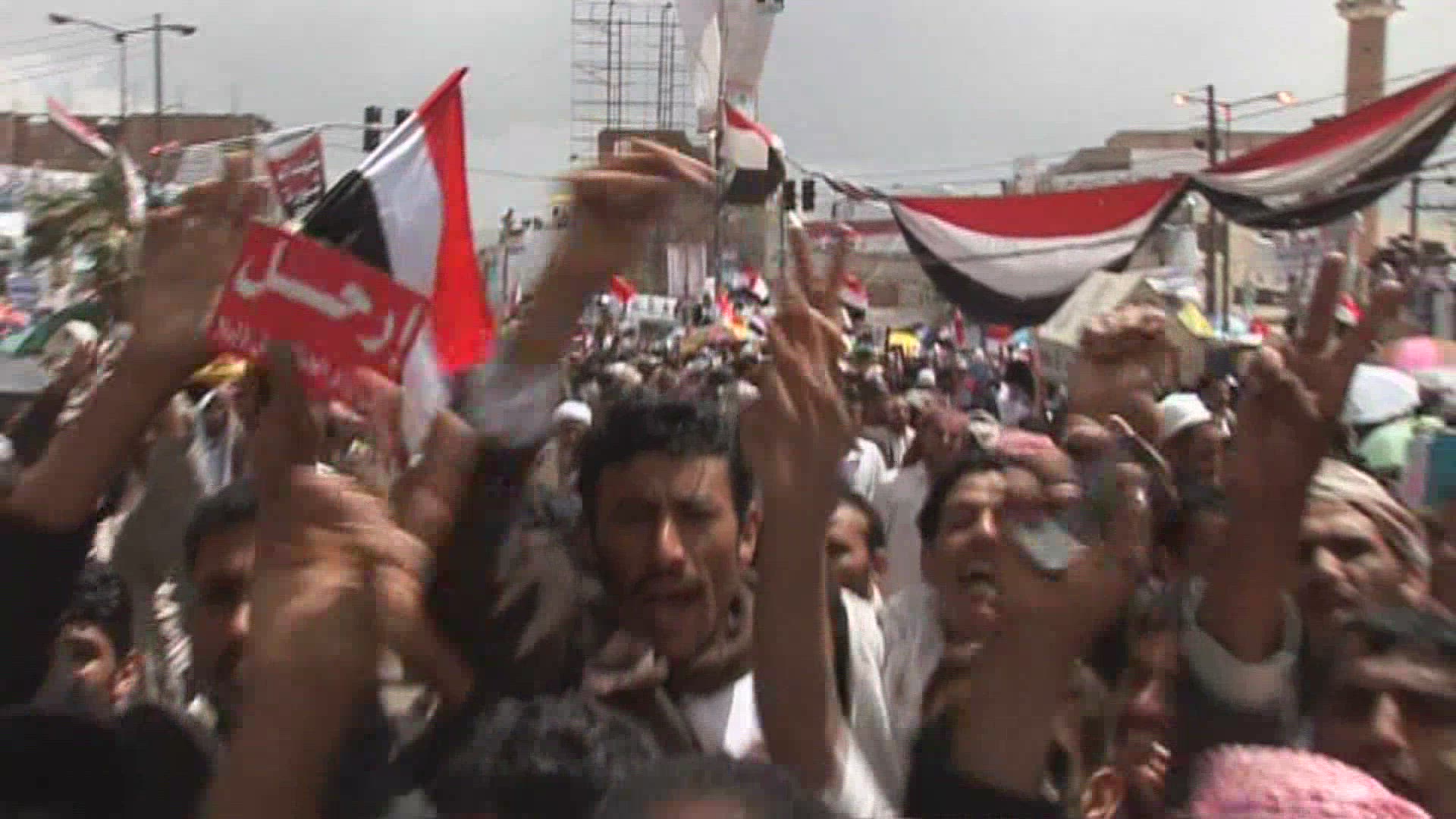 Yemen's Saleh defiant as desertions mount