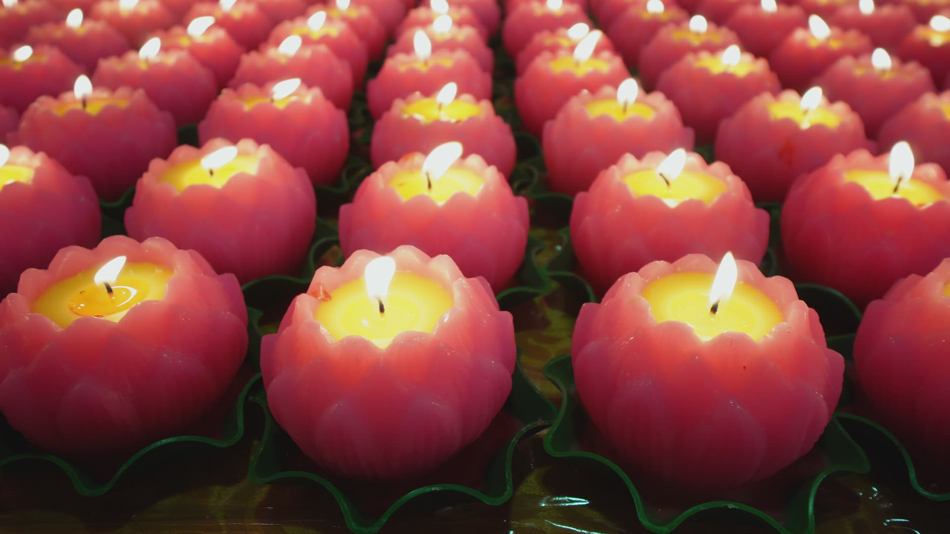 Sliding over lotus candle lamp