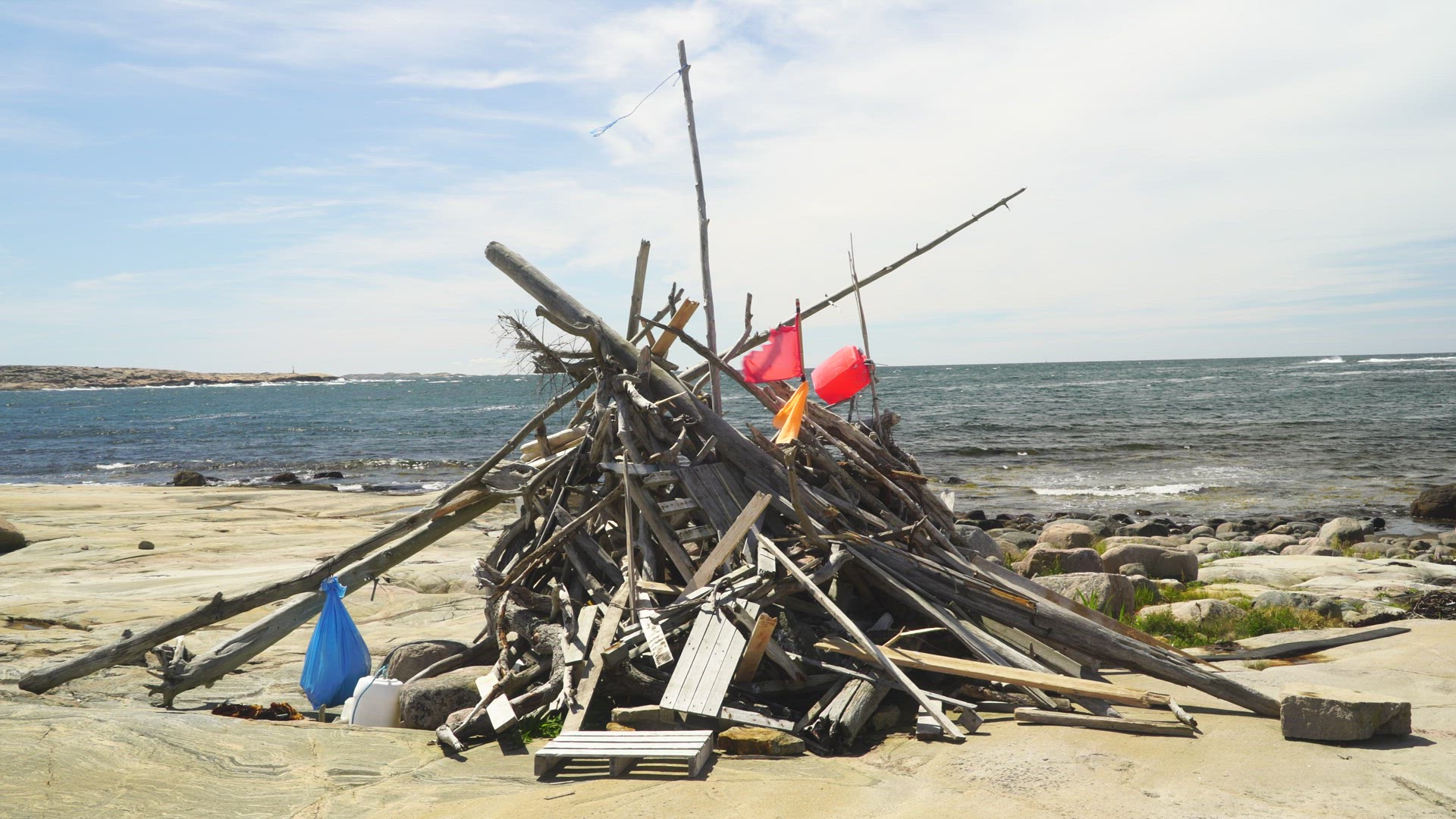 Driftwood installation - boy building