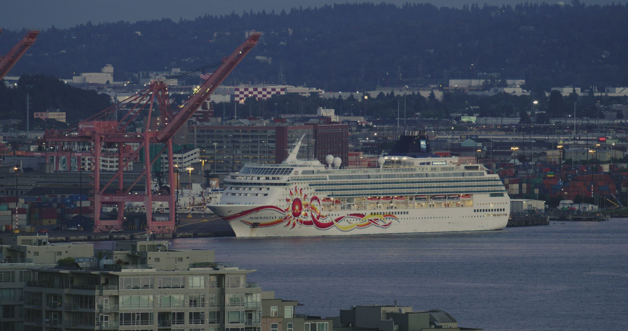 Norwegian Sun in port in Seattle