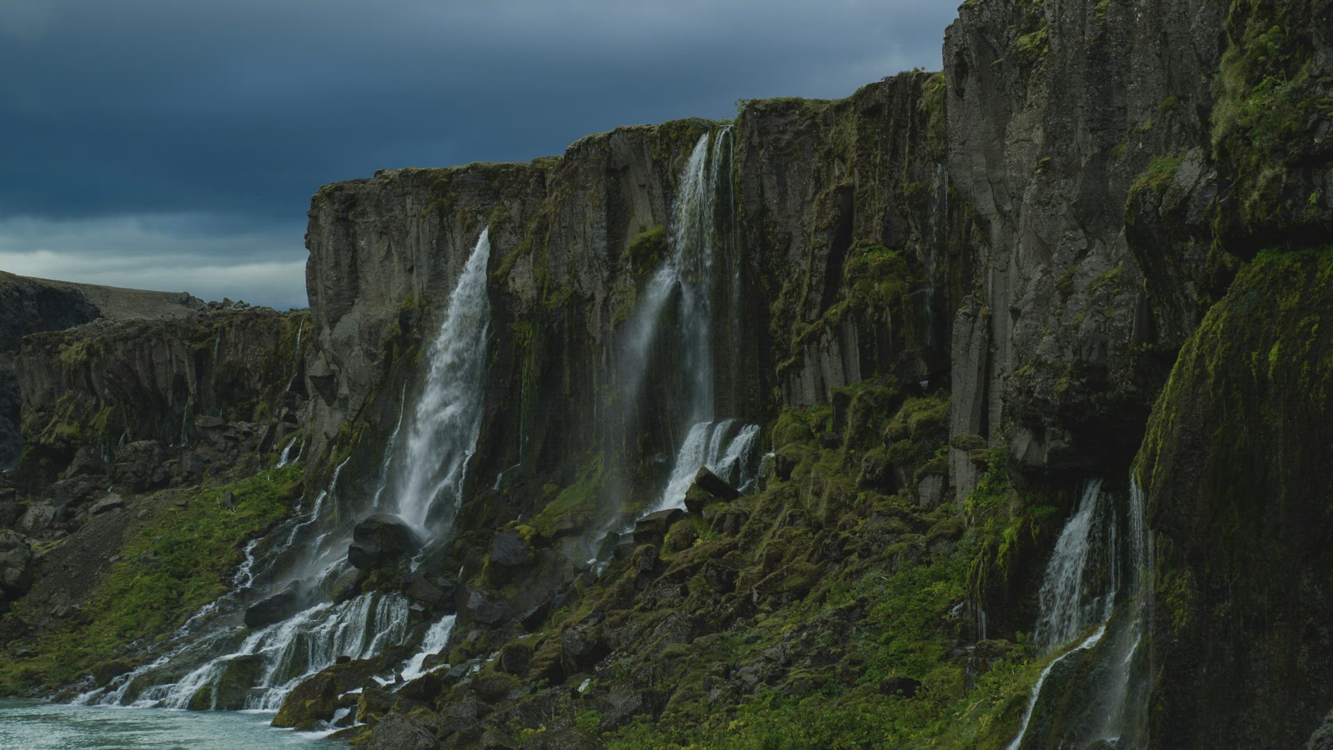 Gorge Waterfalls Reveal 6K