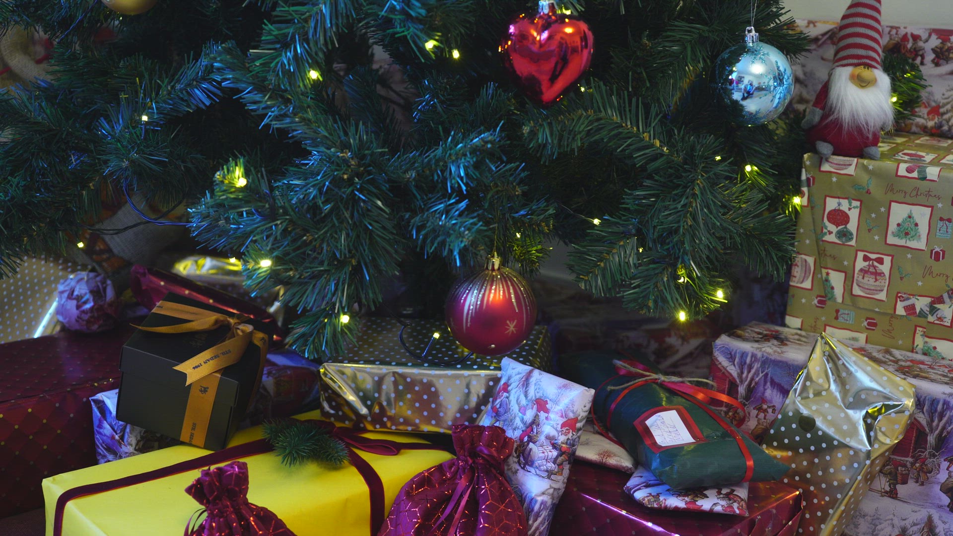 christmas tree with decorations - christmas gifts