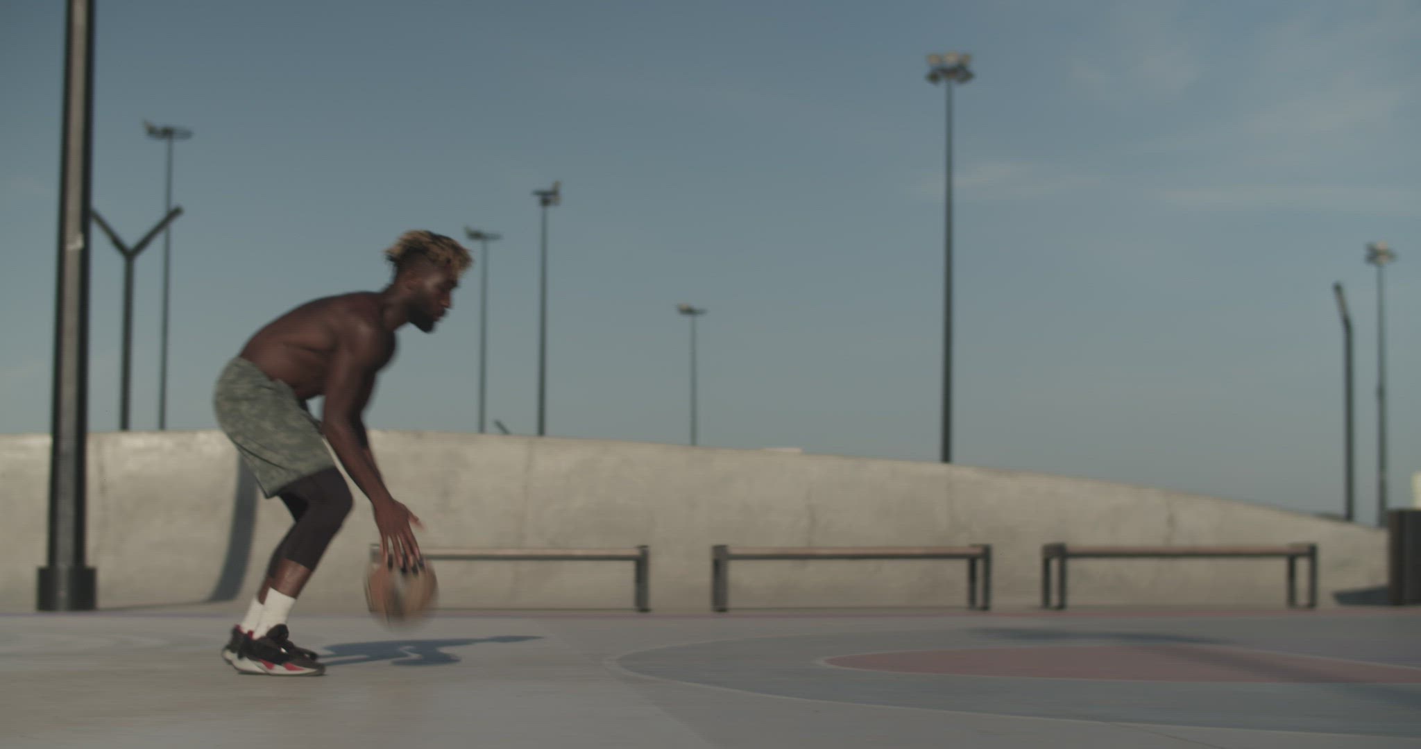 Black athlete doing freestyle tricks before throwing ball