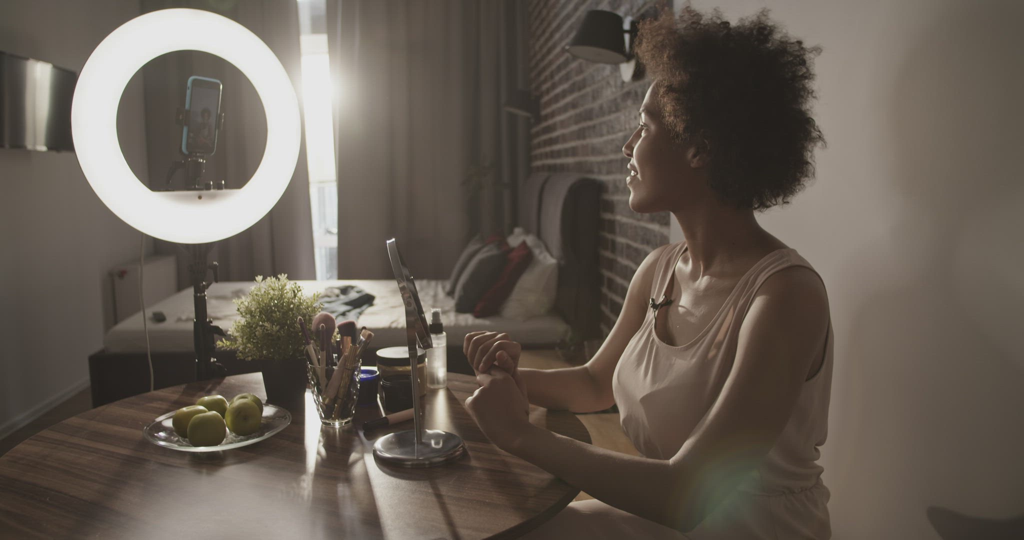 Black woman shoot shooting video for beauty blog