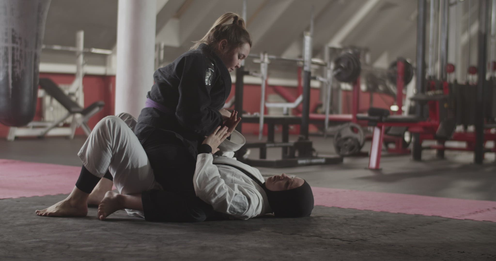 Woman performing chokehold on Muslim opponent