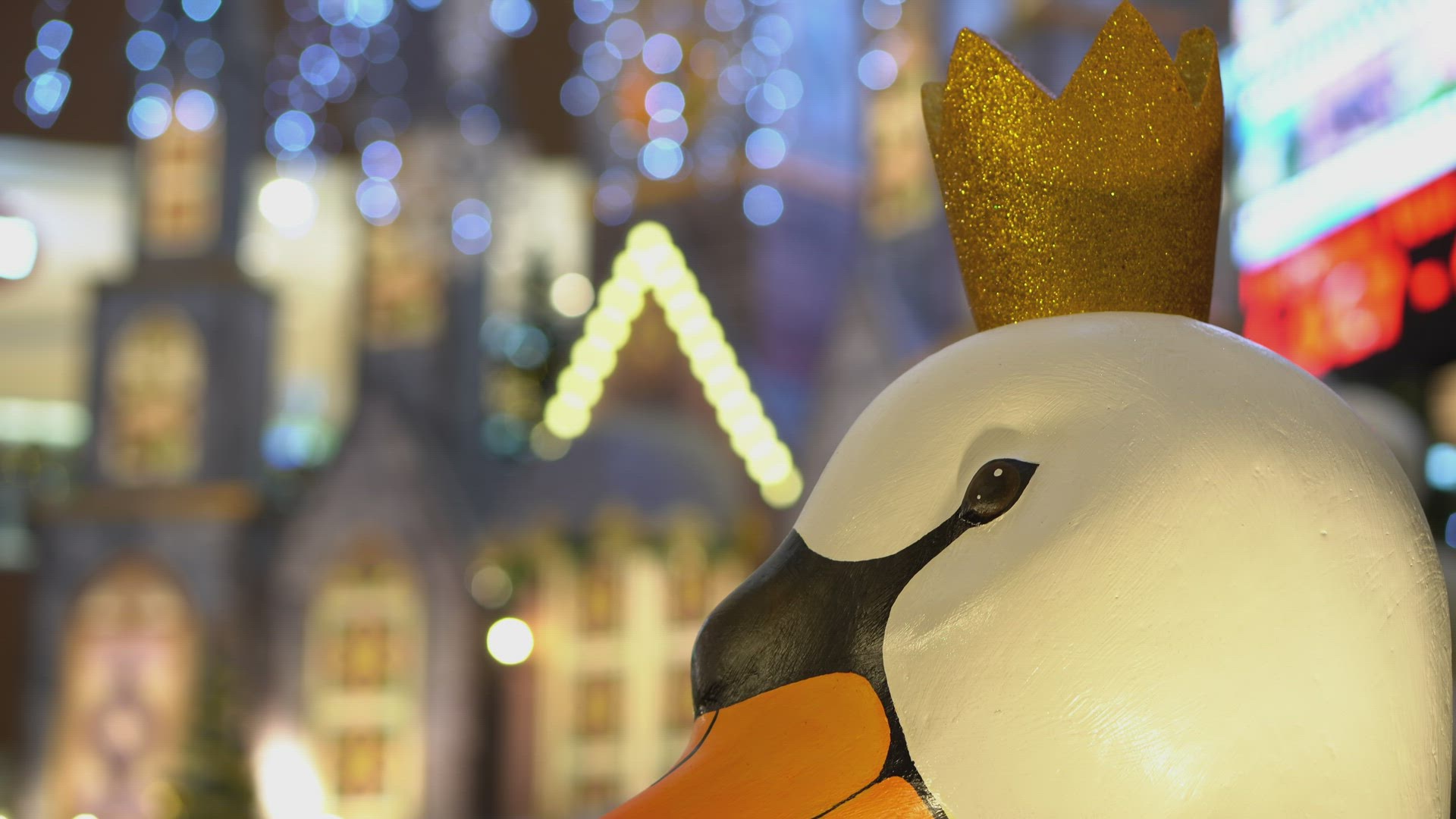 Tilt down statue swan