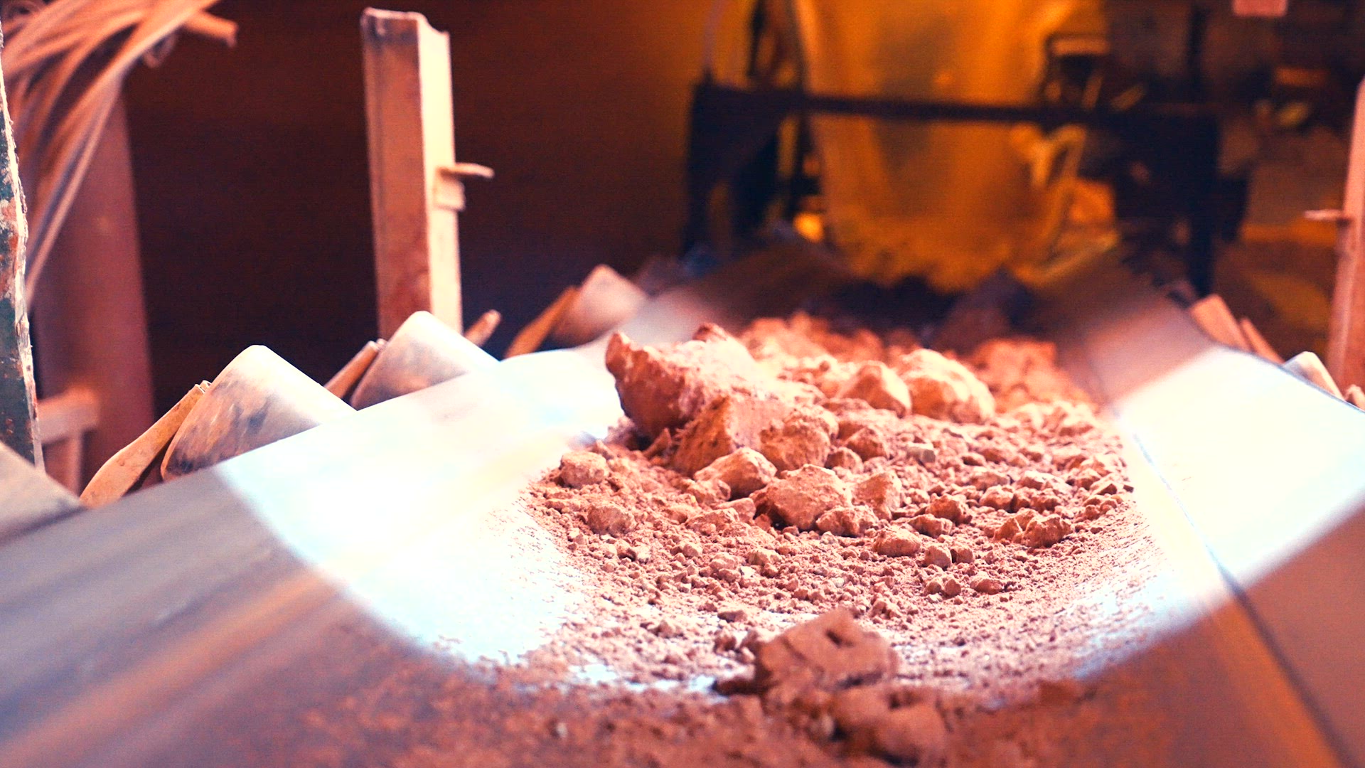 Clay stones on conveyor belt