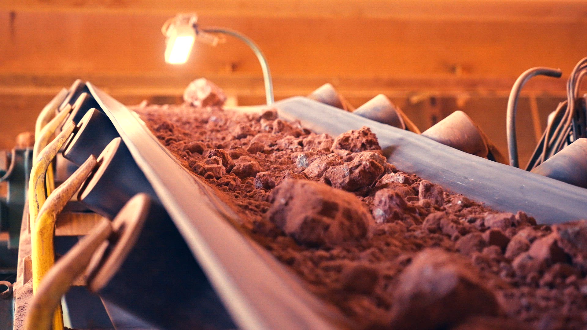 Clay stones on conveyor belt