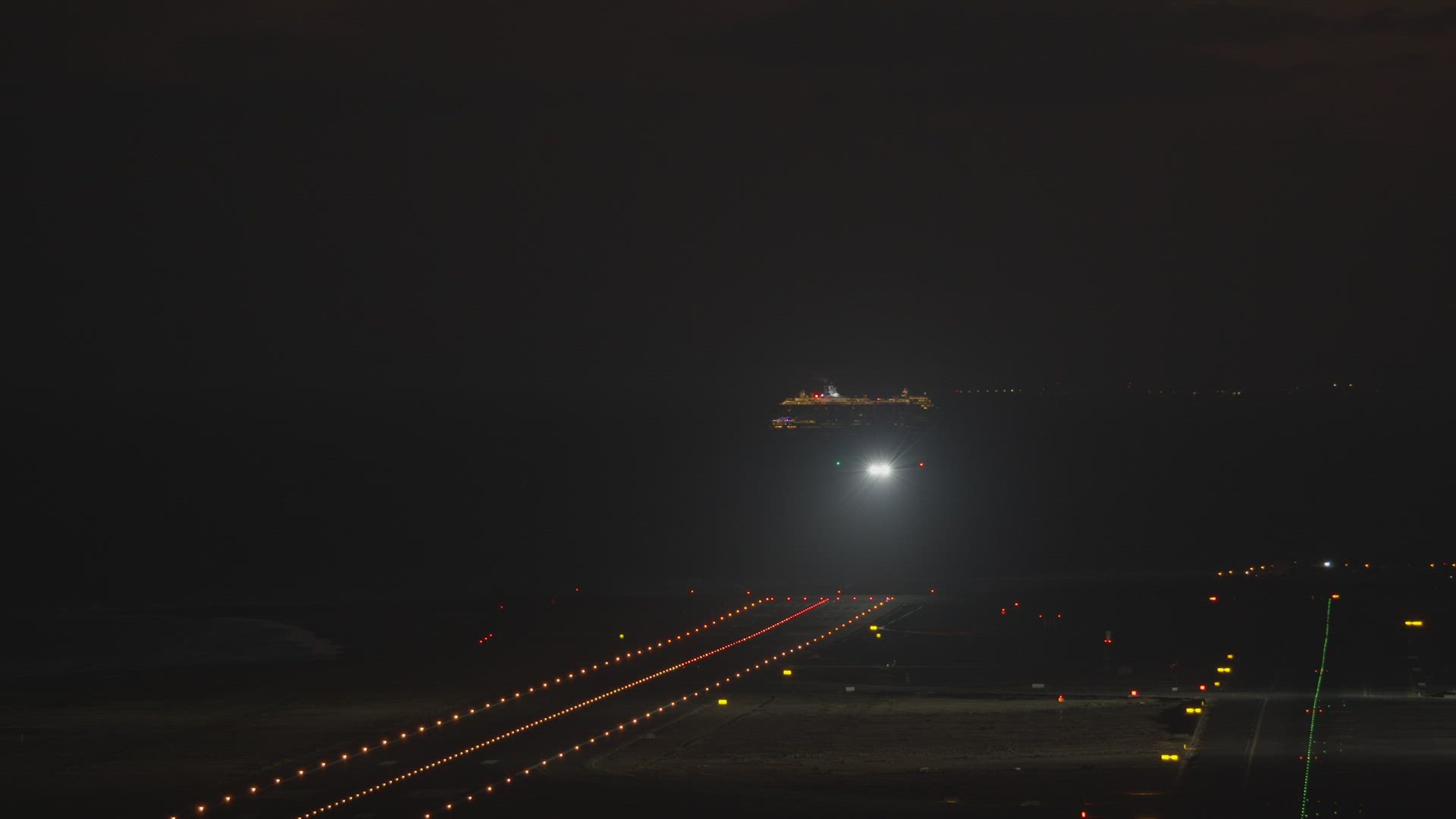 Night landing of a passenger plane