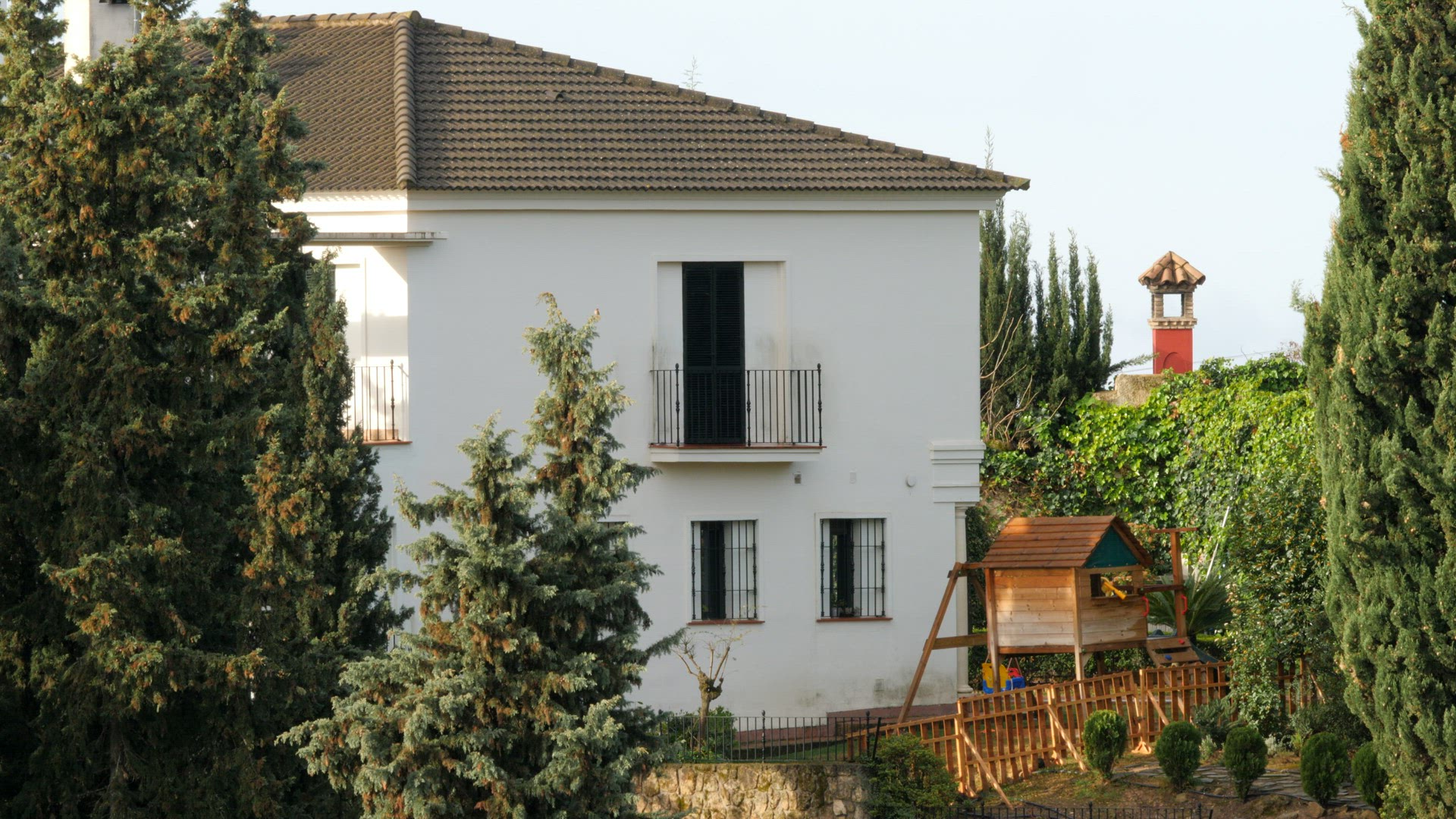 Cottage against a gray sky