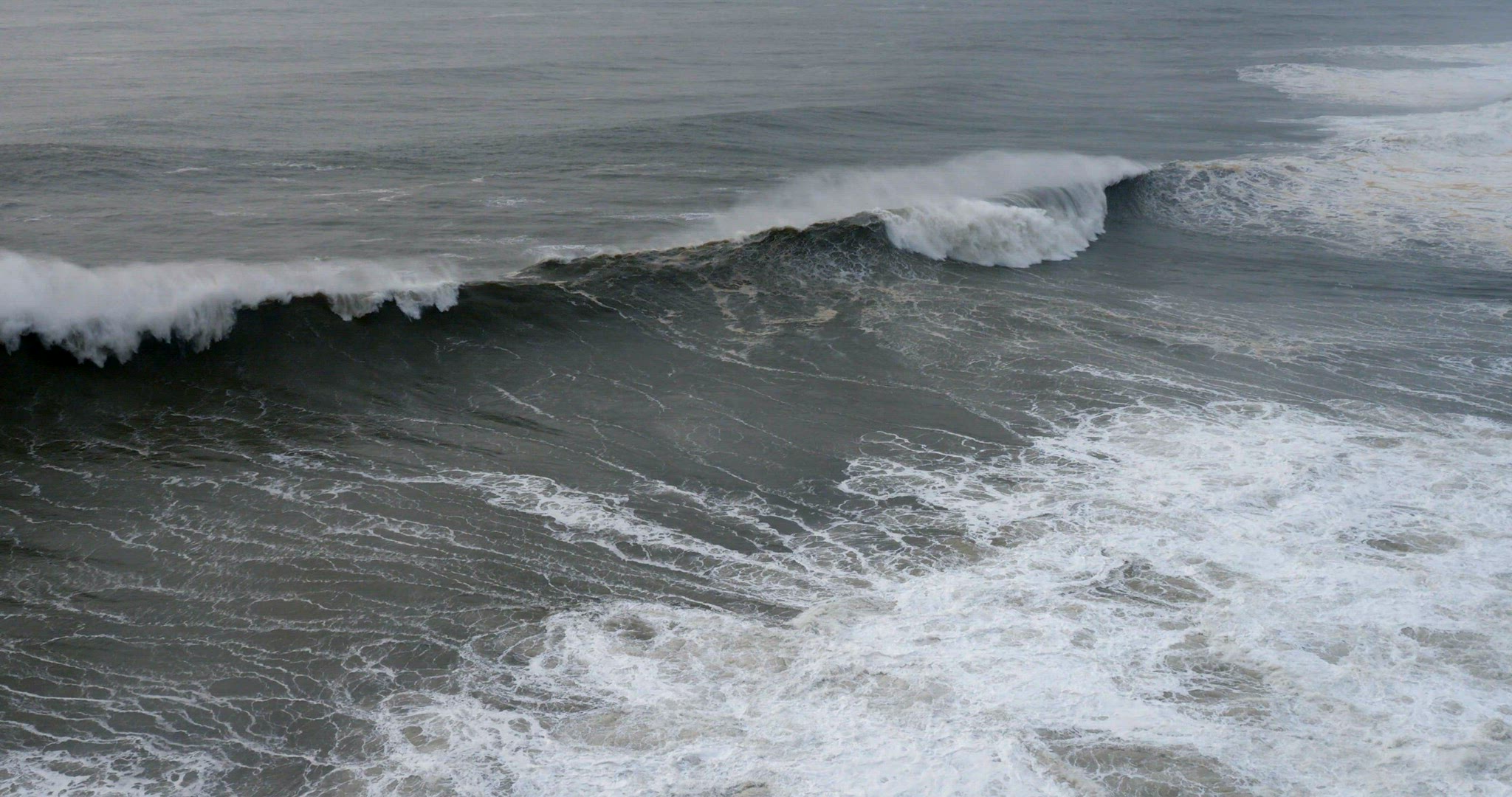 Seascape with big ocean waves crushing against the coast with big splash