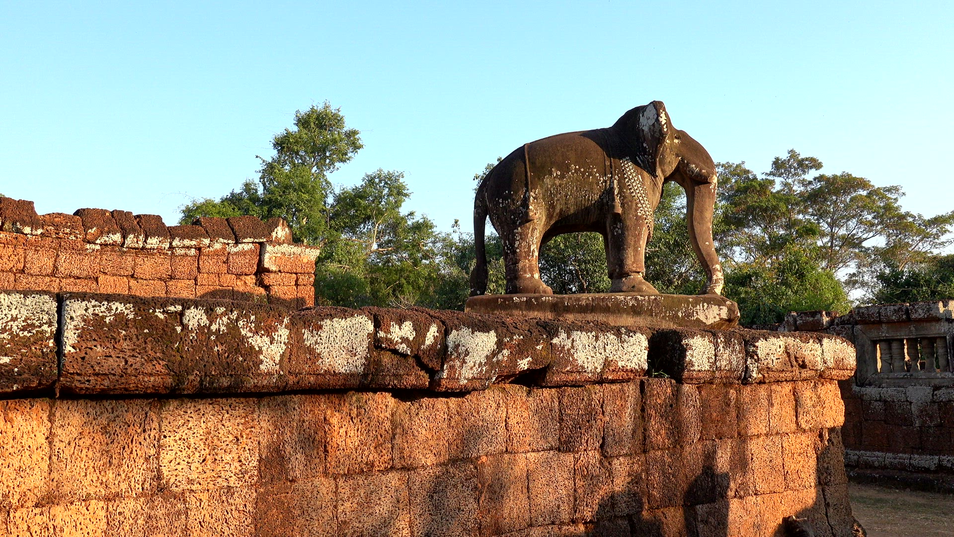 Stone carving of an elephant at Ta Som