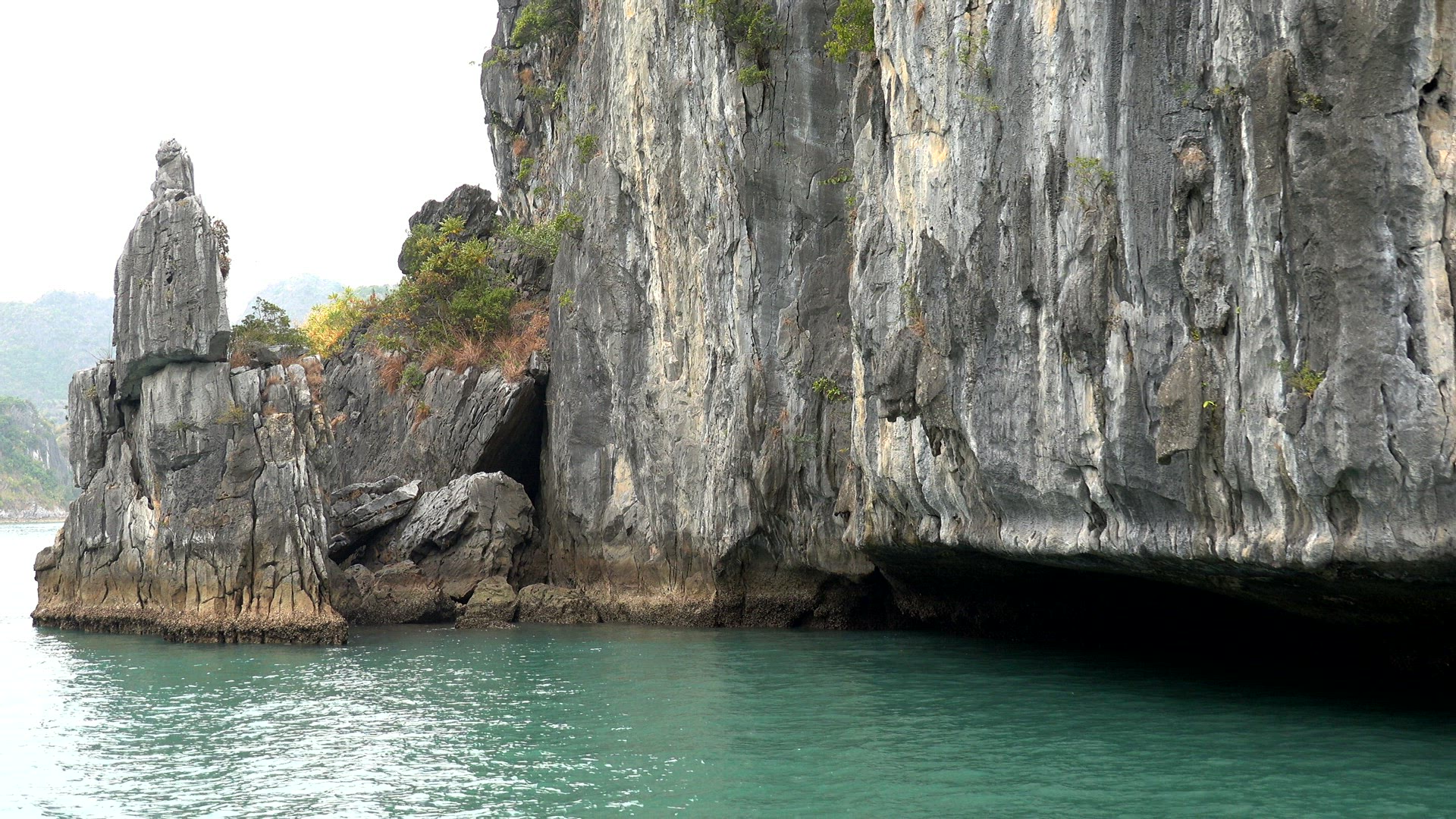 Cliff of an island in Ha Long Bay