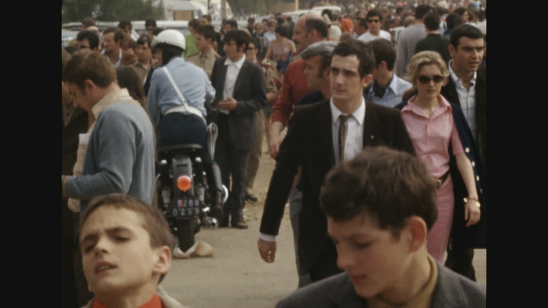 spectators and crowds (Le Mans 24 Hour Race 1969)