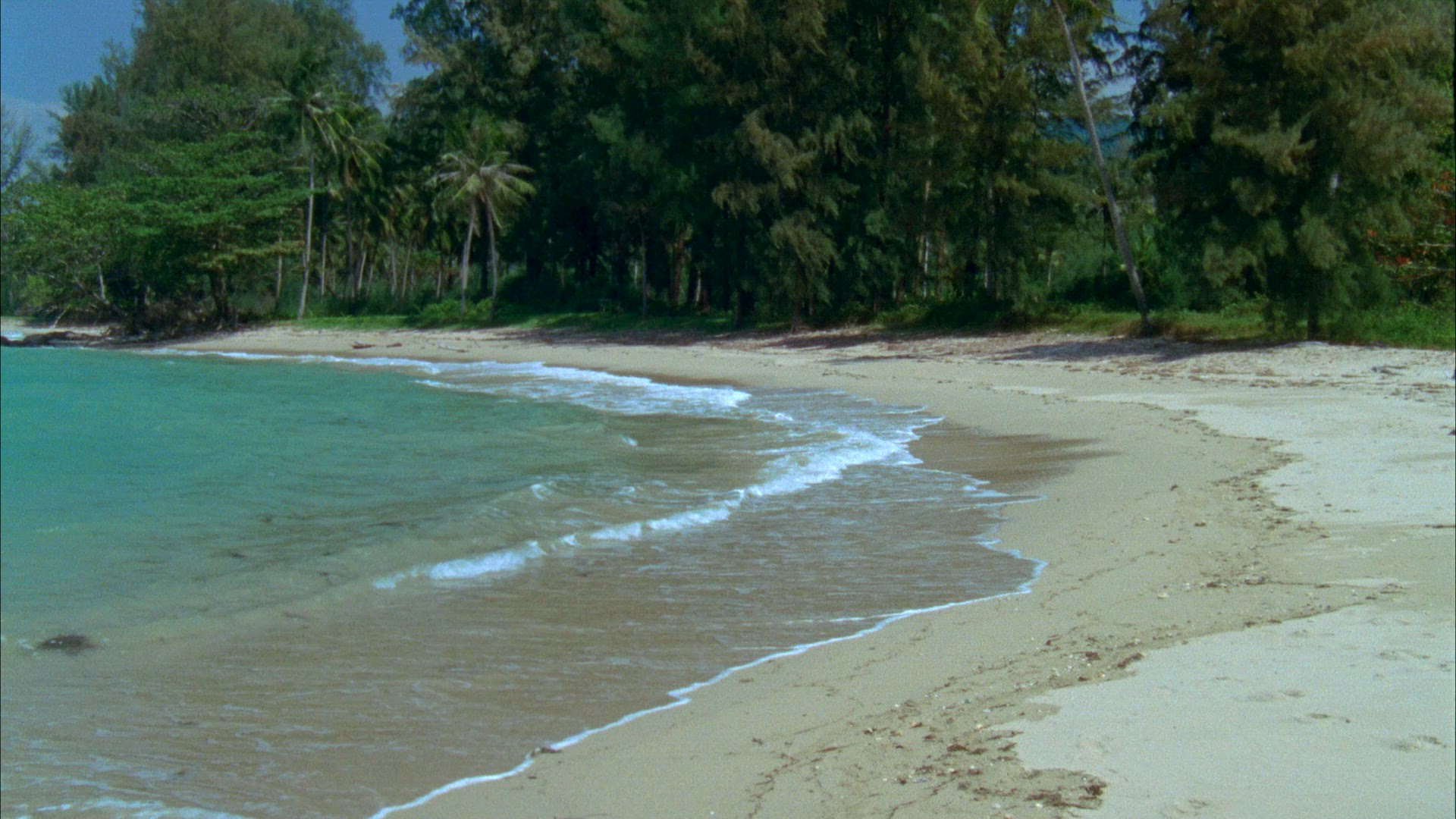 empty beach in Thailand - sandy beach - waves
