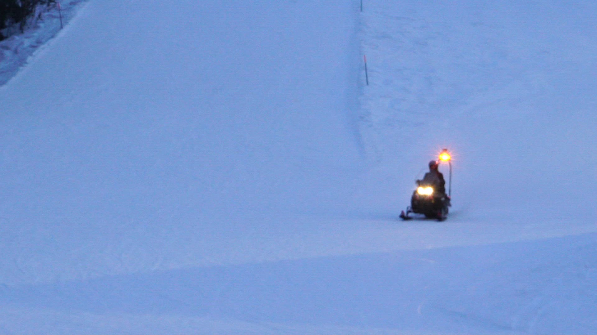 snowmobile in ski slope-slomo.mp4