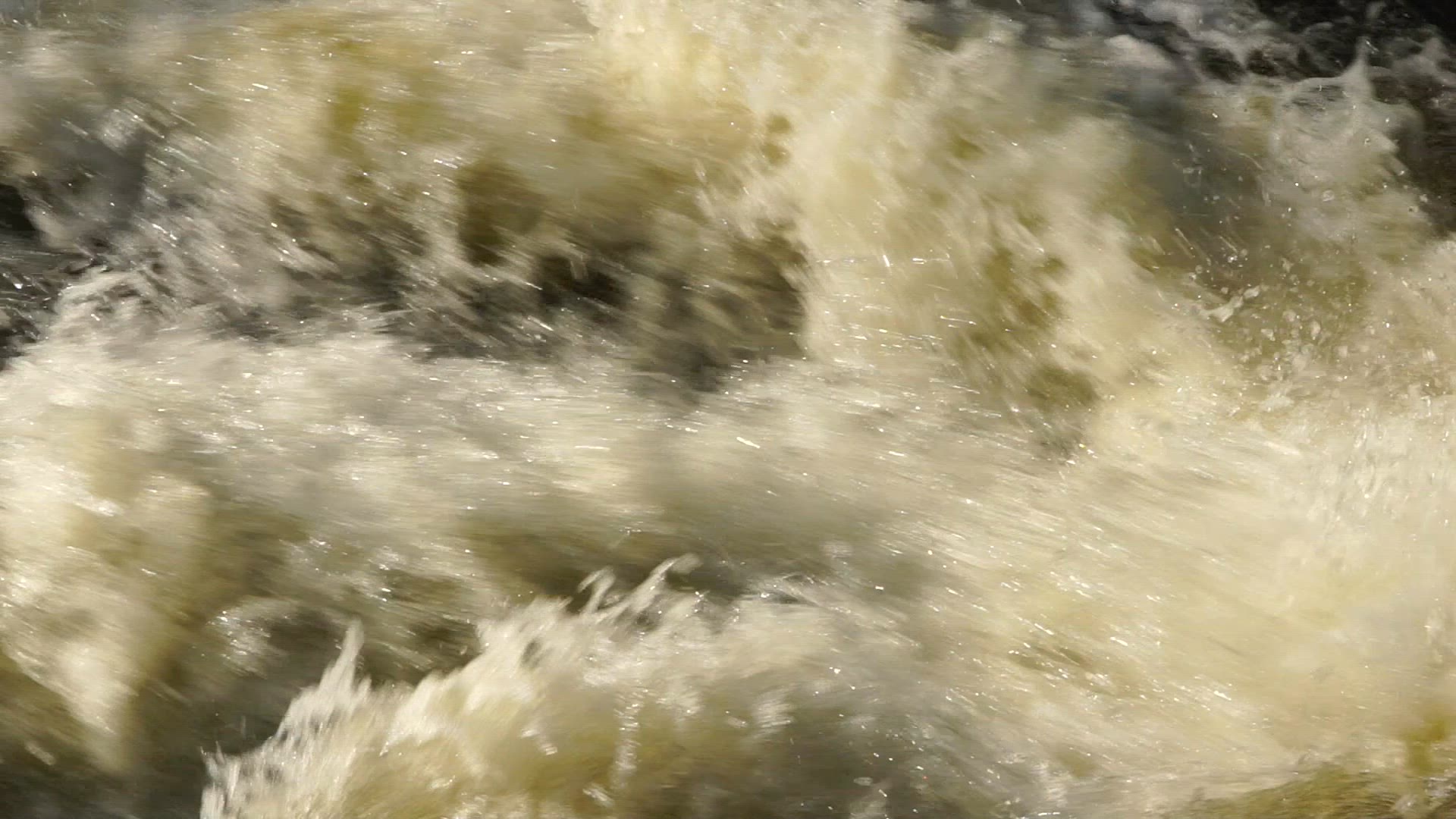 foaming splashing water - 2.mp4