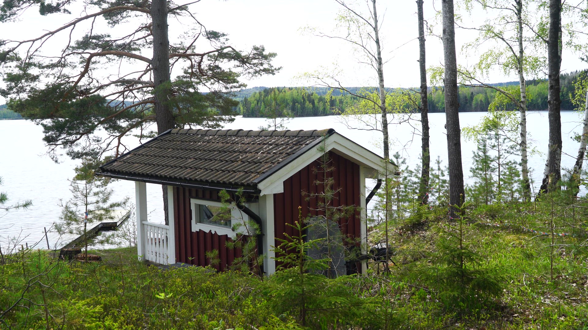 guest cabin close to lake - red and white - 3.MP4