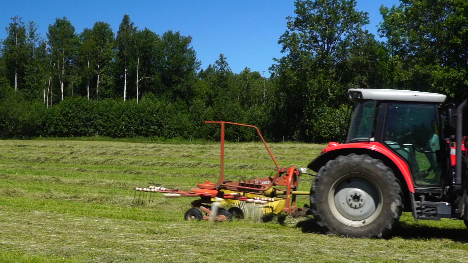 tractor in field - 5.mp4