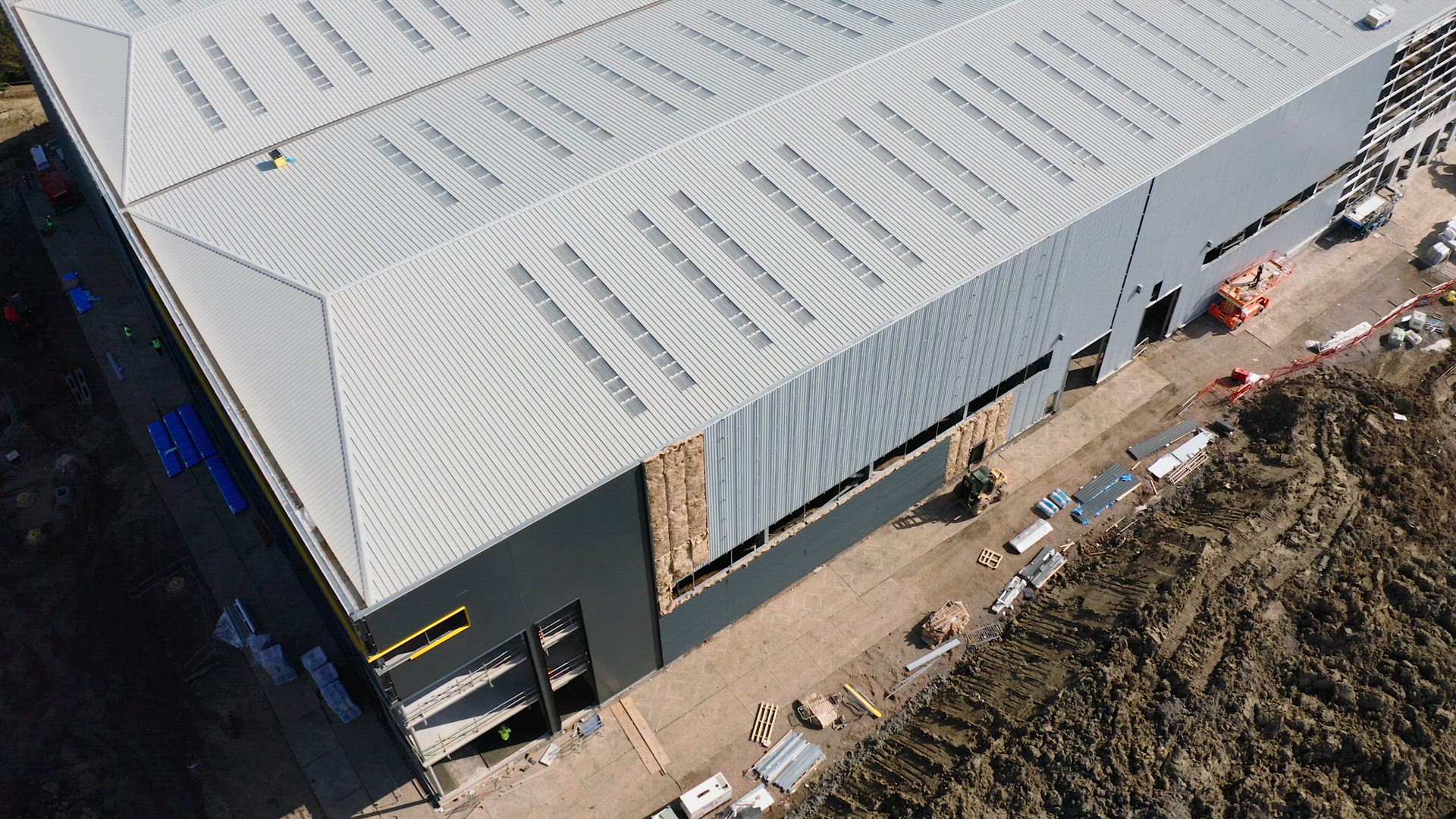 Late Phase Construction of a Warehouse Distribution Unit