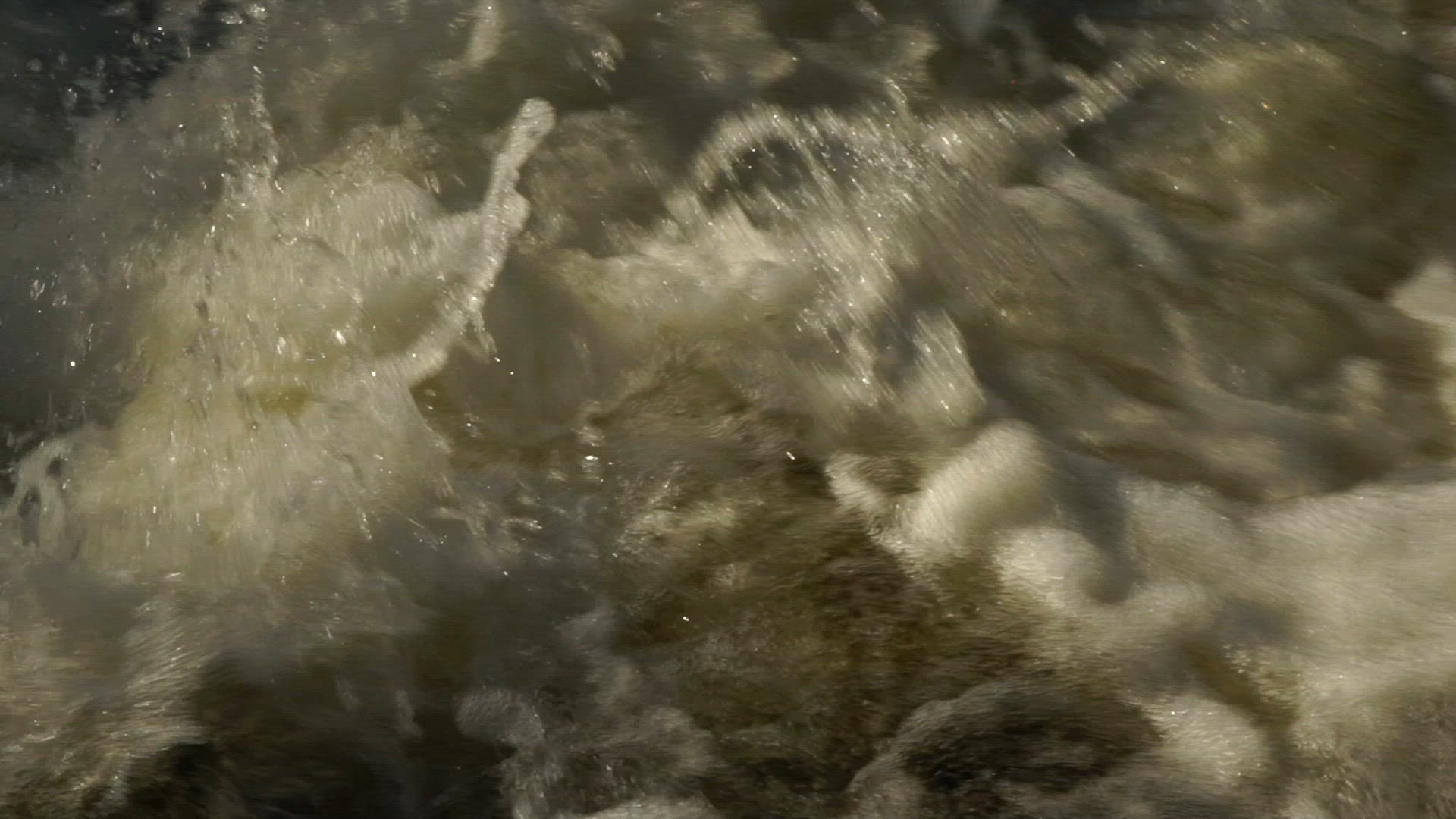 cu splashing water in river - slomo.mp4