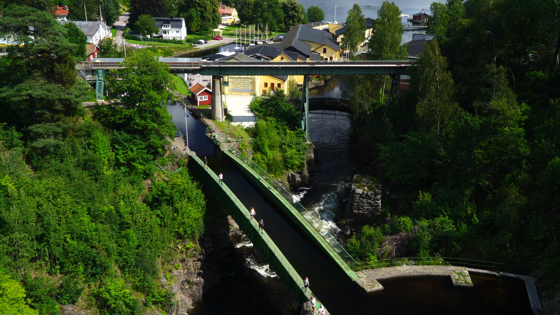aqueduct - train - railway bridge.MP4
