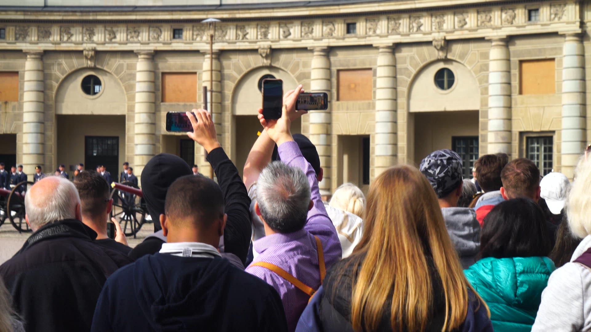 tourists with cell phones at Royal Palace - taking pictures - filming.MP4