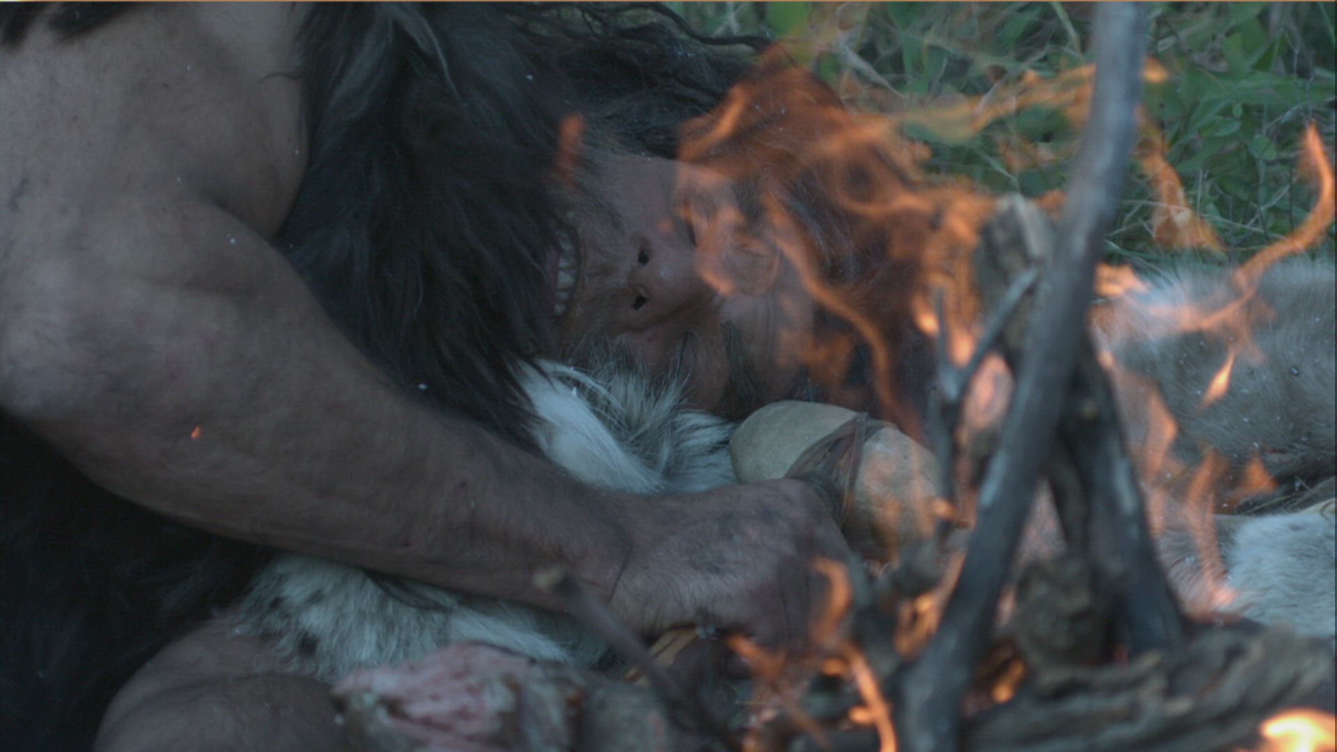 neanderthals eating meat by fire