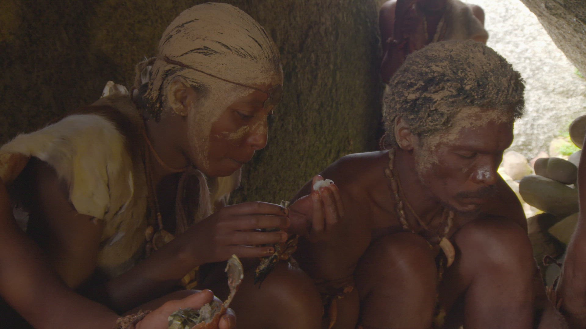 early humans eating prepared foraged food