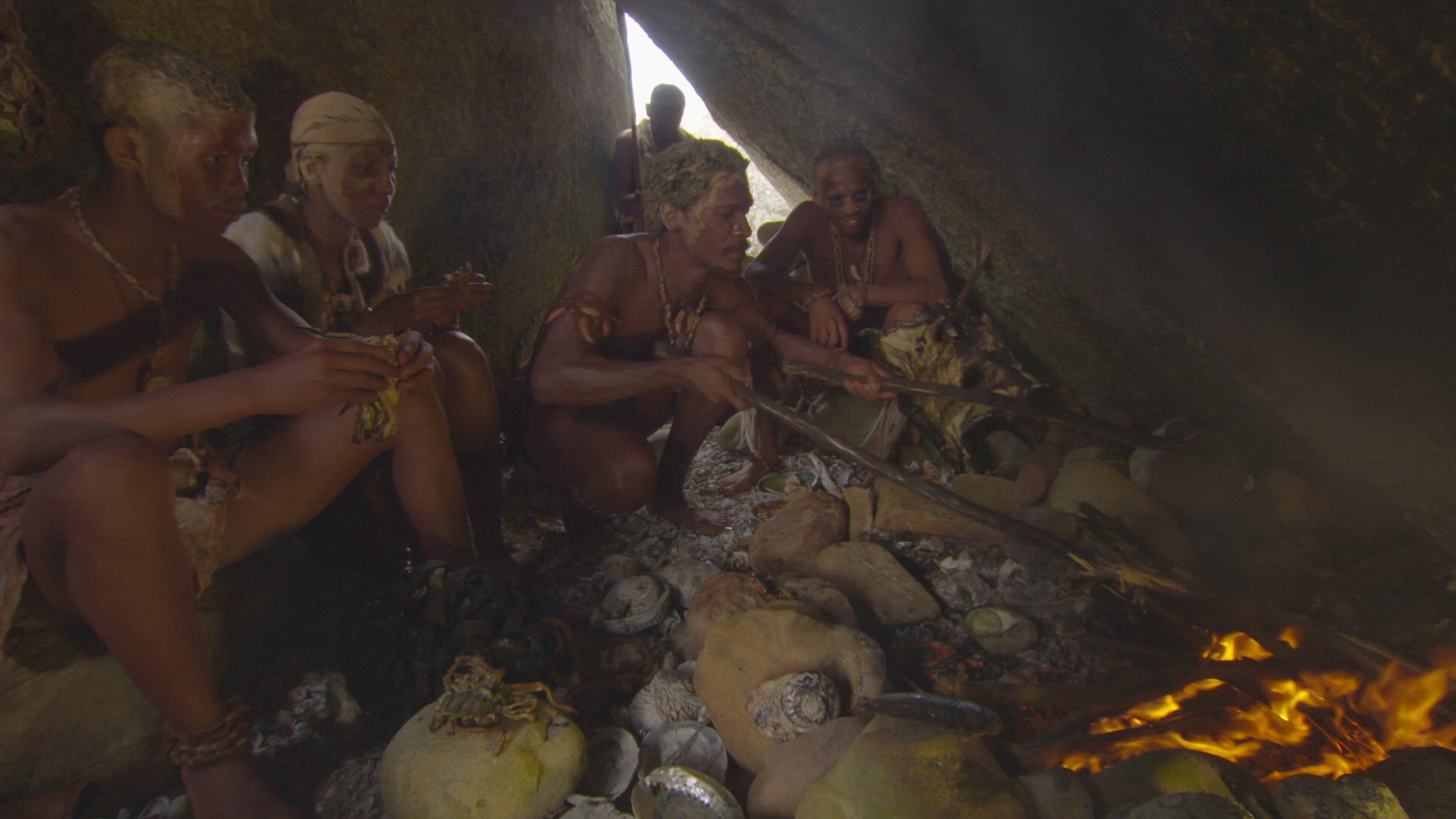 early humans eating prepared foraged food