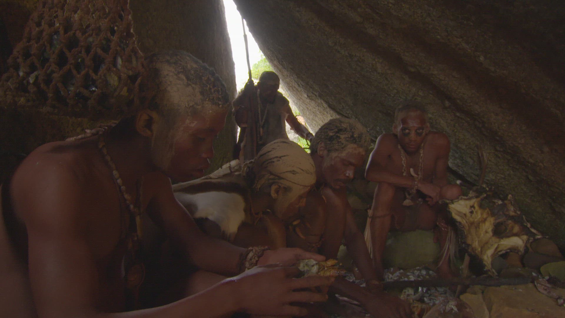 early humans eating prepared foraged food