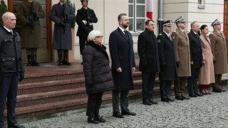 French Armed Forces Minister meets Polish Defence Minister in Warsaw / 863Q663