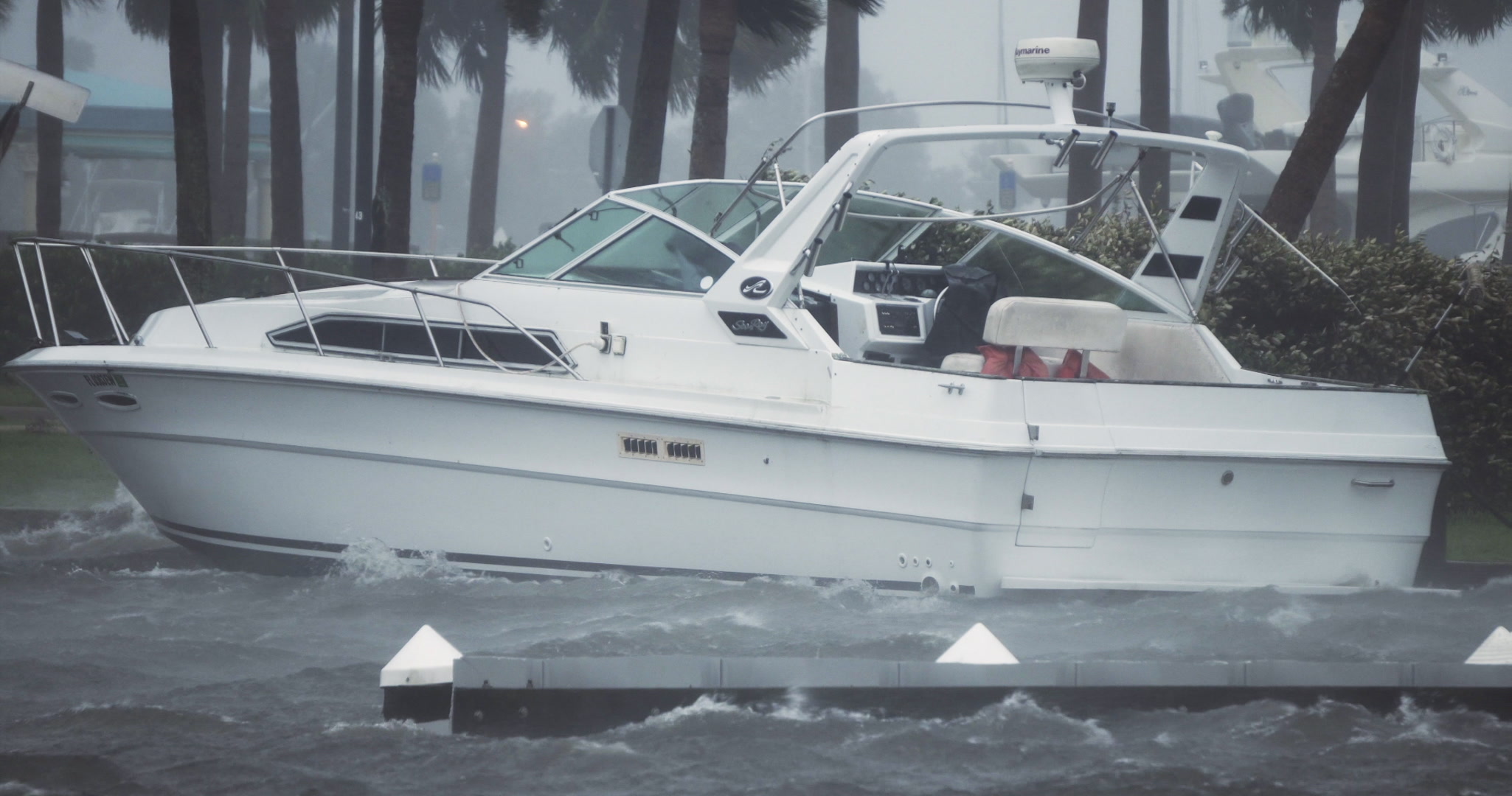 Pleasure boat, waves, high wind, Hurricane Matthew, Florida, Category 4, 2016, 4K