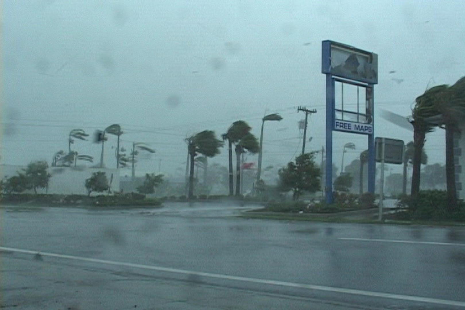 Hurricane Charley, Florida, Cat 4 - debris flies down city street