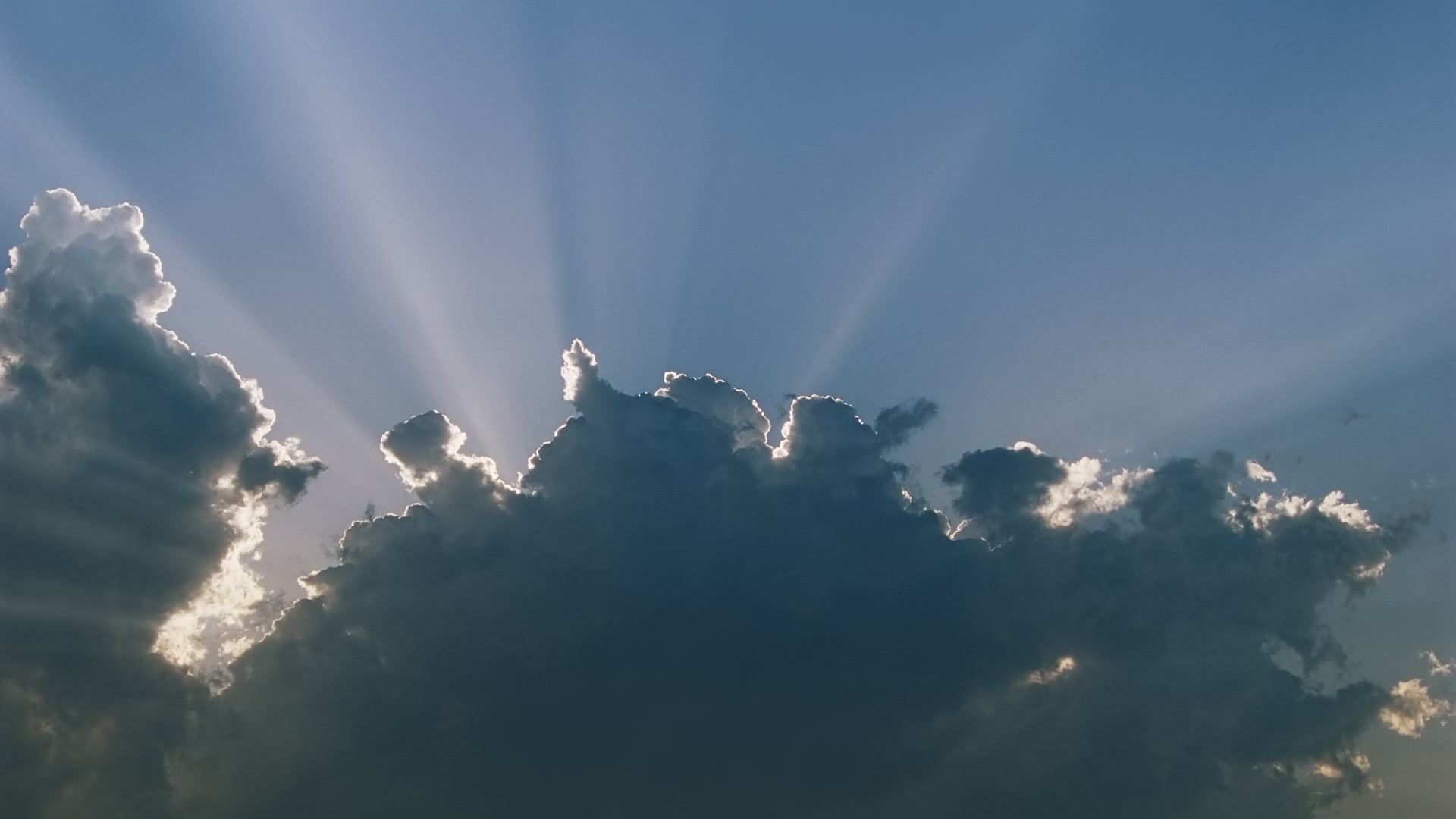 Storms on 35 - Sunrays shine above developing storm
