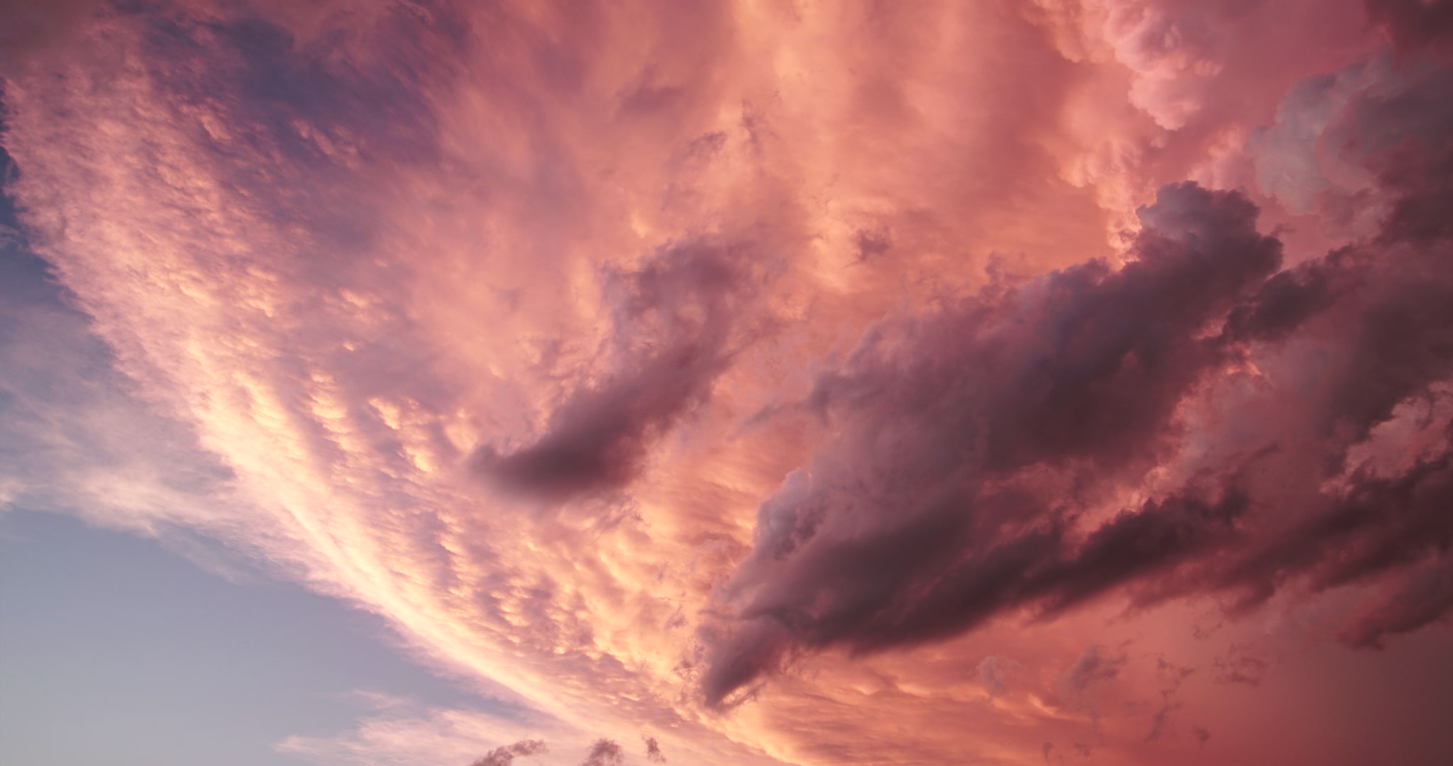 Storm clouds - Beautiful, pink thunderstorm anvil darkens at sunset, time-lapse, 4K