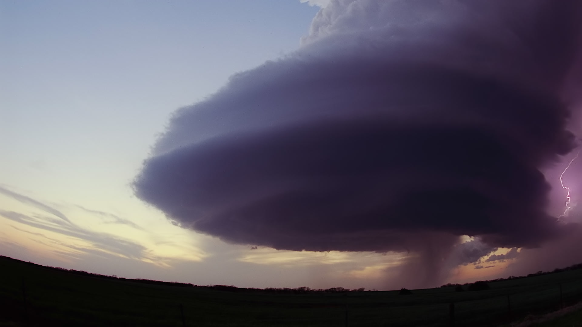 Storms on 35 - Flying saucer supercell approaches at dusk, Windthorst