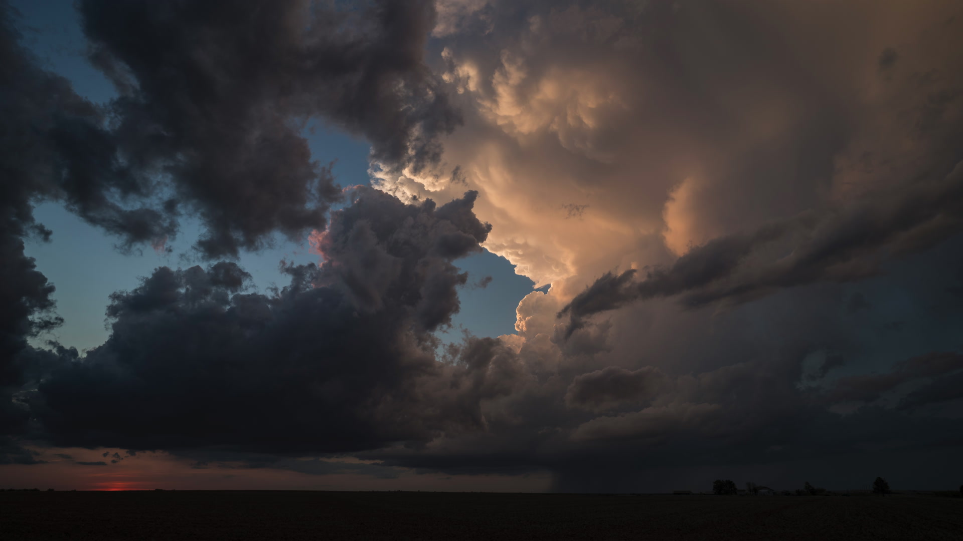 8K video - Amazing thunderstorm at sunset, time-lapse