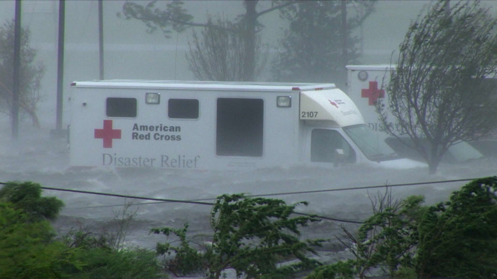 Hurricane Katrina - Intense wind and waves batter Red Cross vehicle, 4K