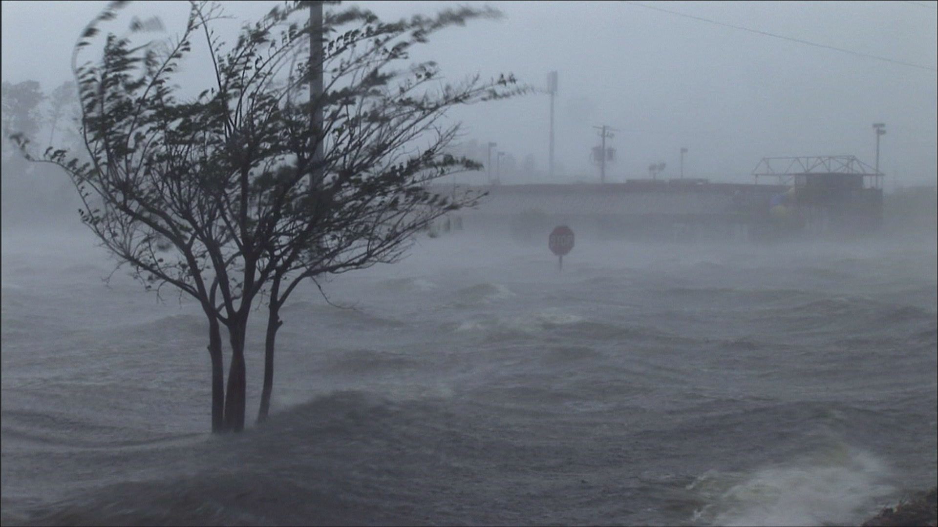 Record storm surge rolls across parking lot, Hurricane Katrina, 4K