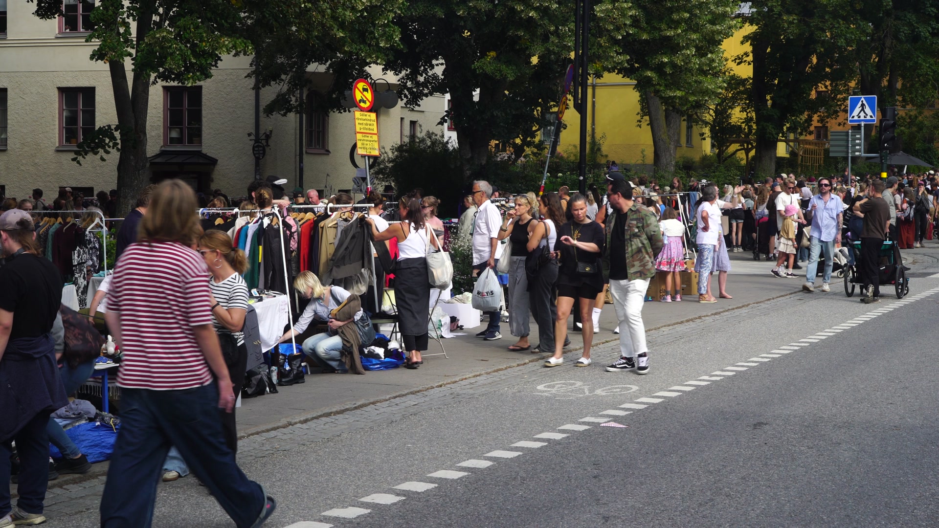 sidewalk flea market - 2.mp4